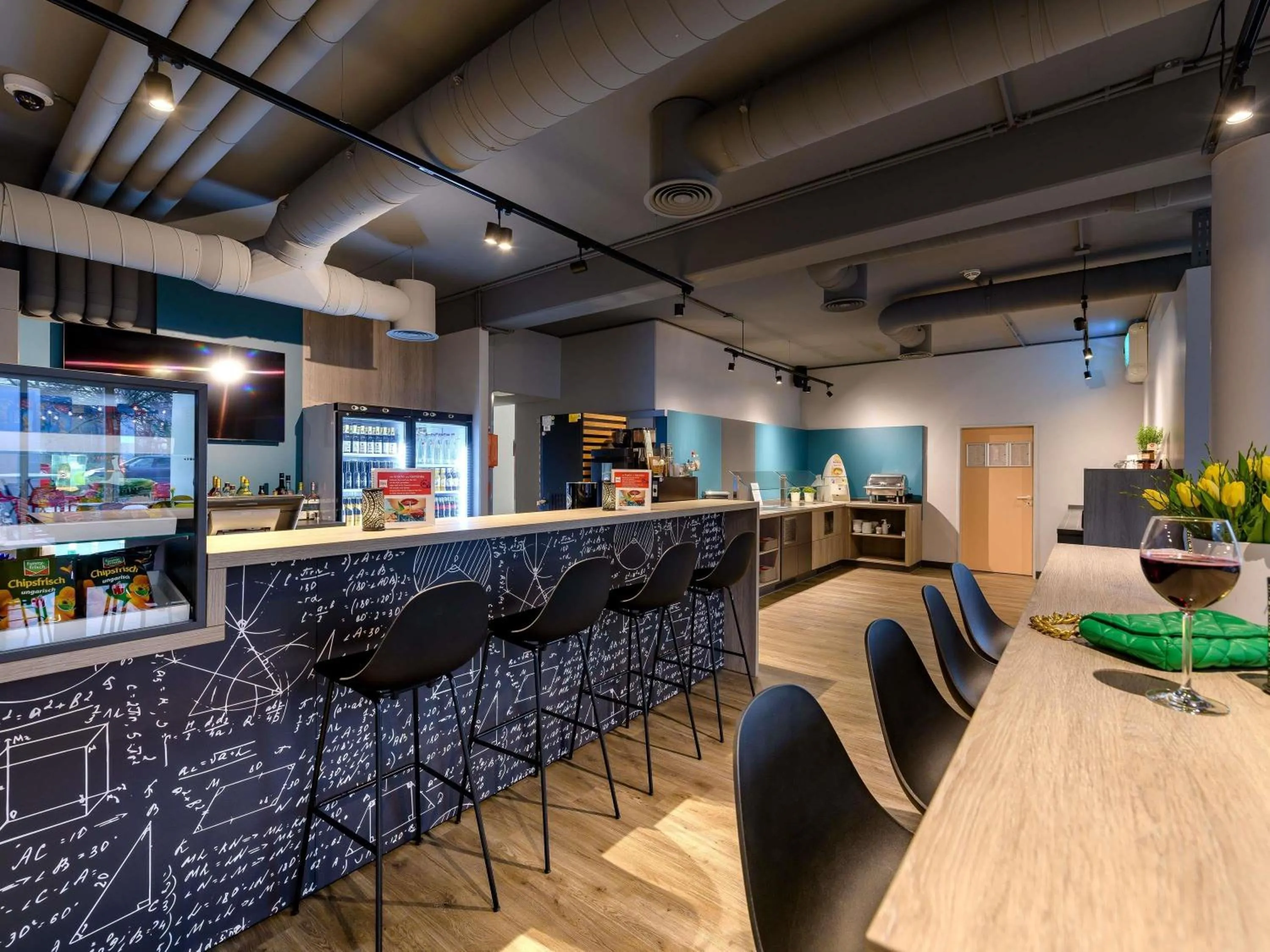 Lounge or bar in ibis Köln Frechen