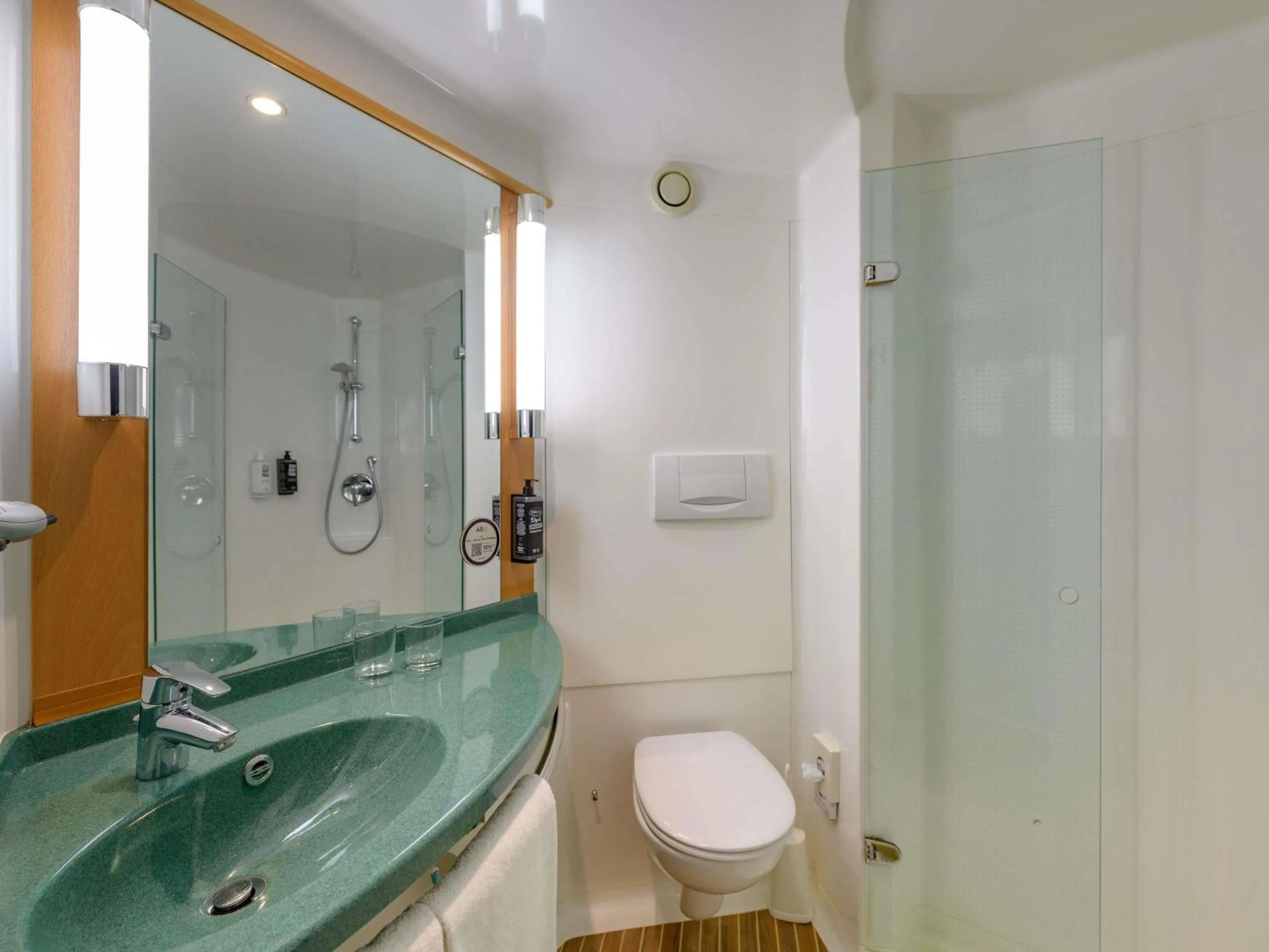 Bathroom in ibis Köln Frechen