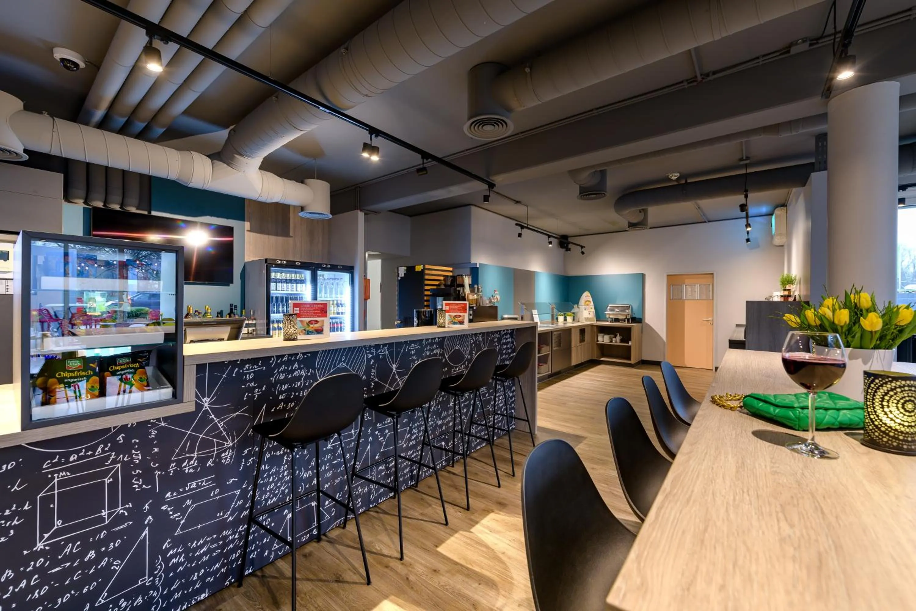 Lounge or bar in ibis Köln Frechen