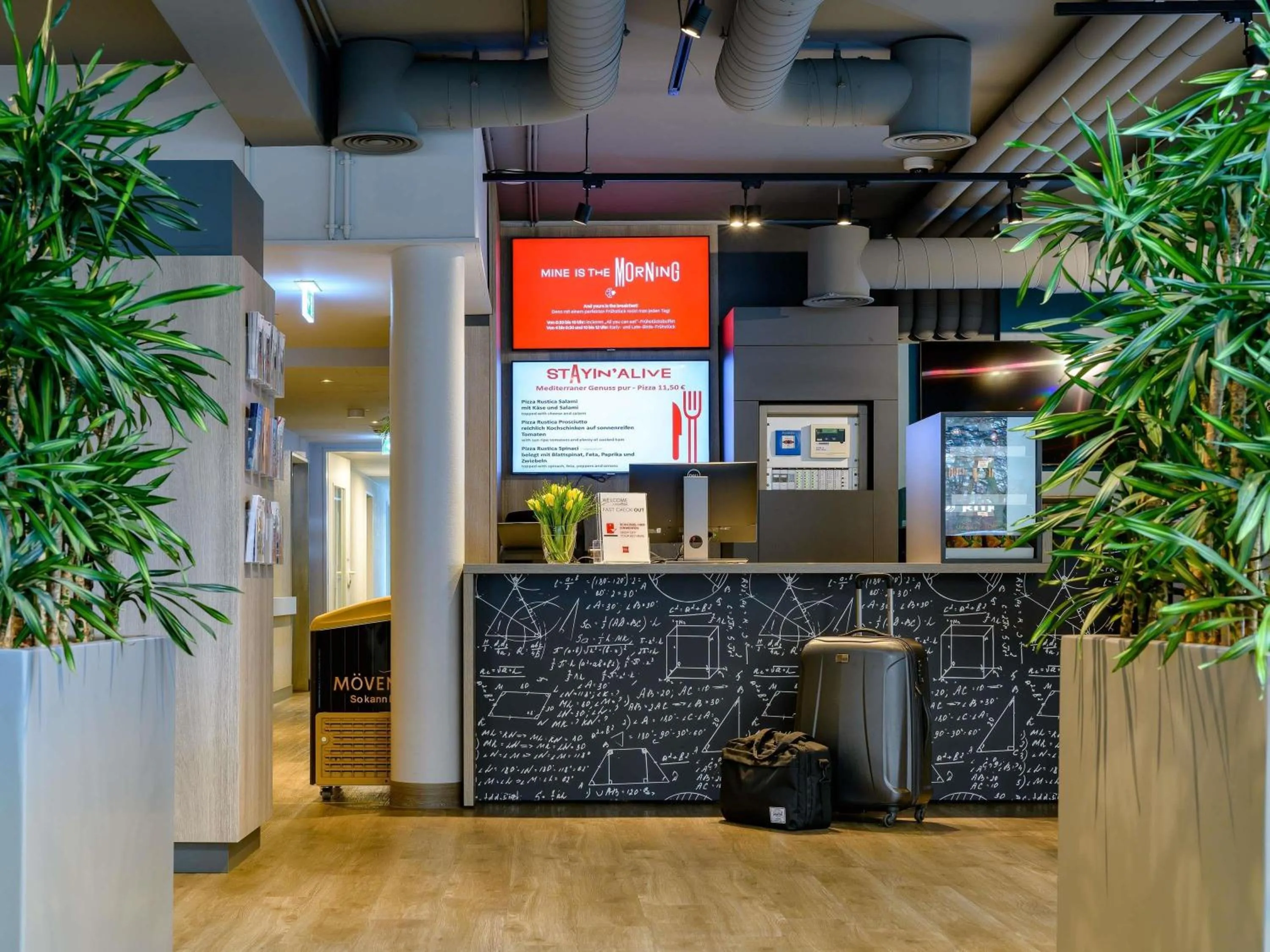 Lobby or reception in ibis Köln Frechen