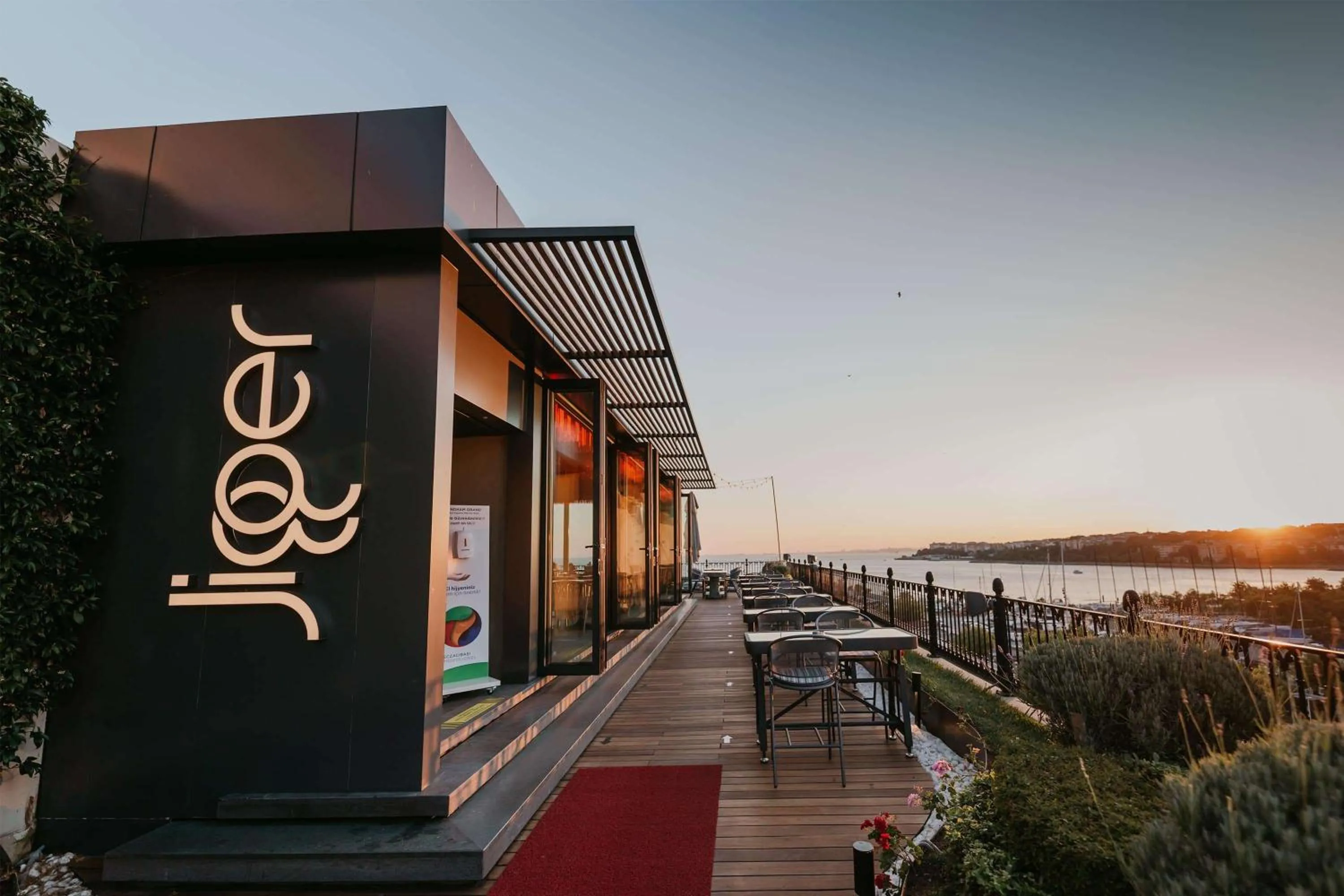 Restaurant/places to eat in Wyndham Grand Istanbul Kalamış Marina Hotel