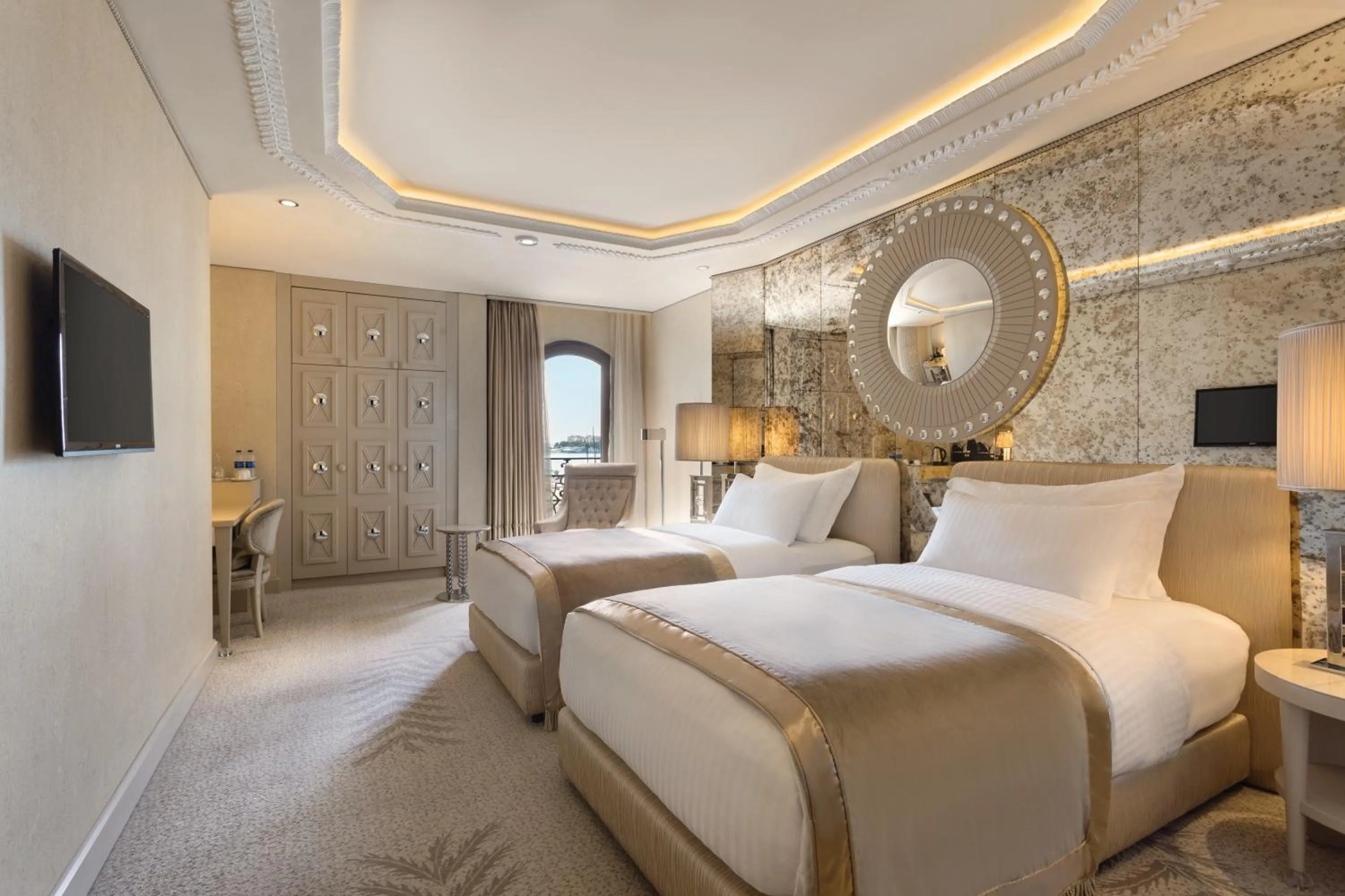 Day, Bed in Wyndham Grand Istanbul Kalamış Marina Hotel