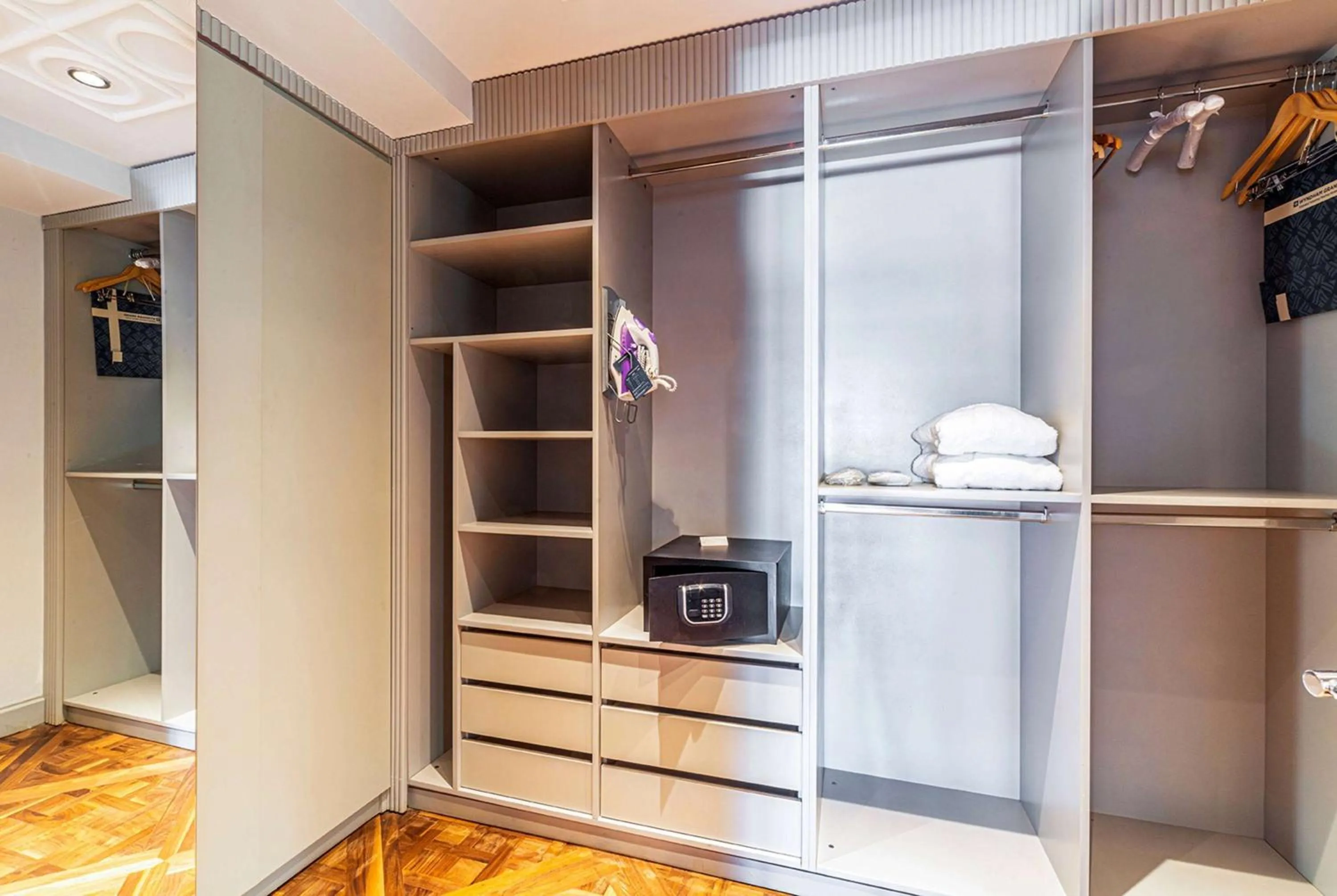 Photo of the whole room in Wyndham Grand Istanbul Kalamış Marina Hotel