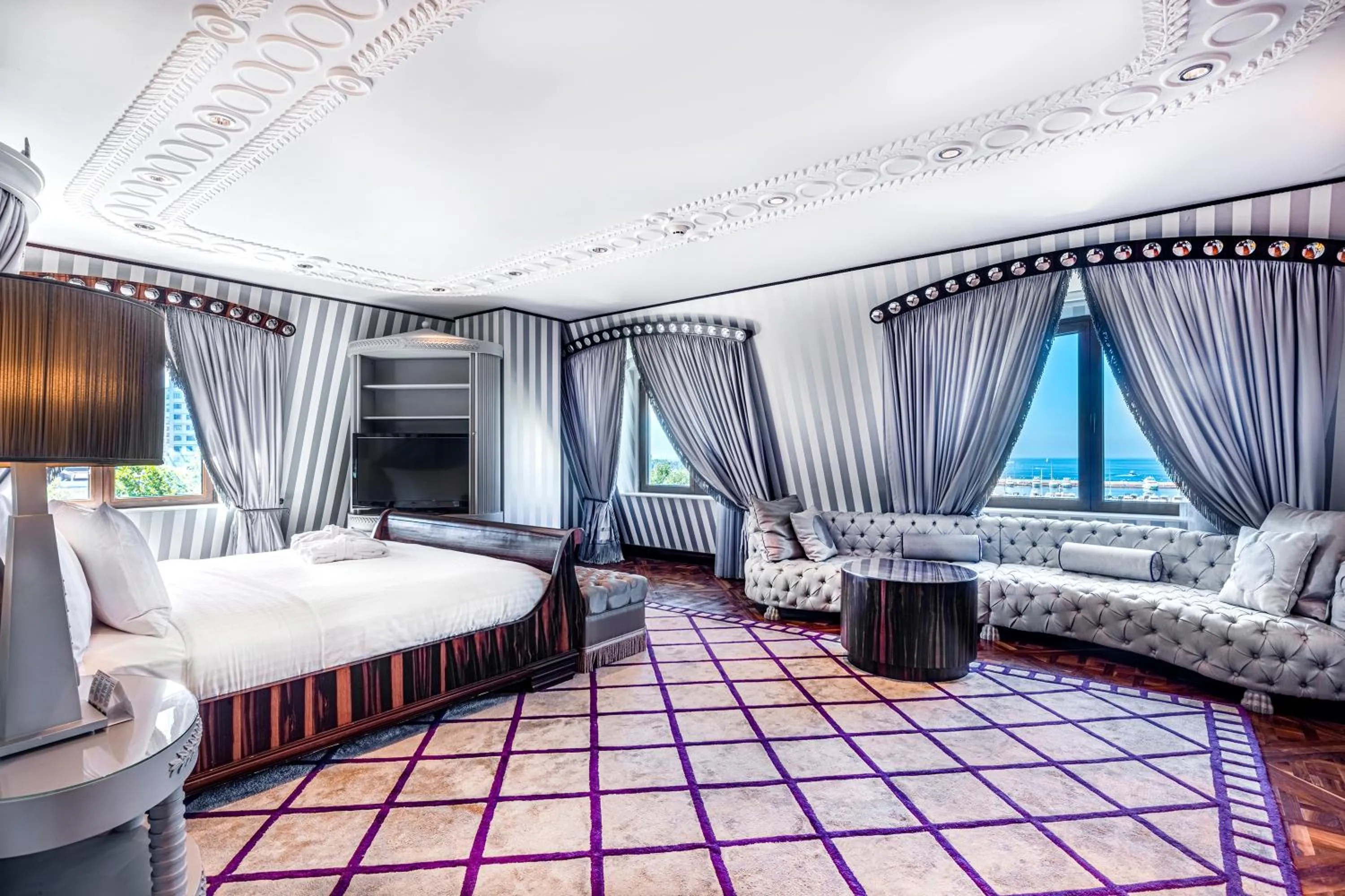 Bed in Wyndham Grand Istanbul Kalamış Marina Hotel