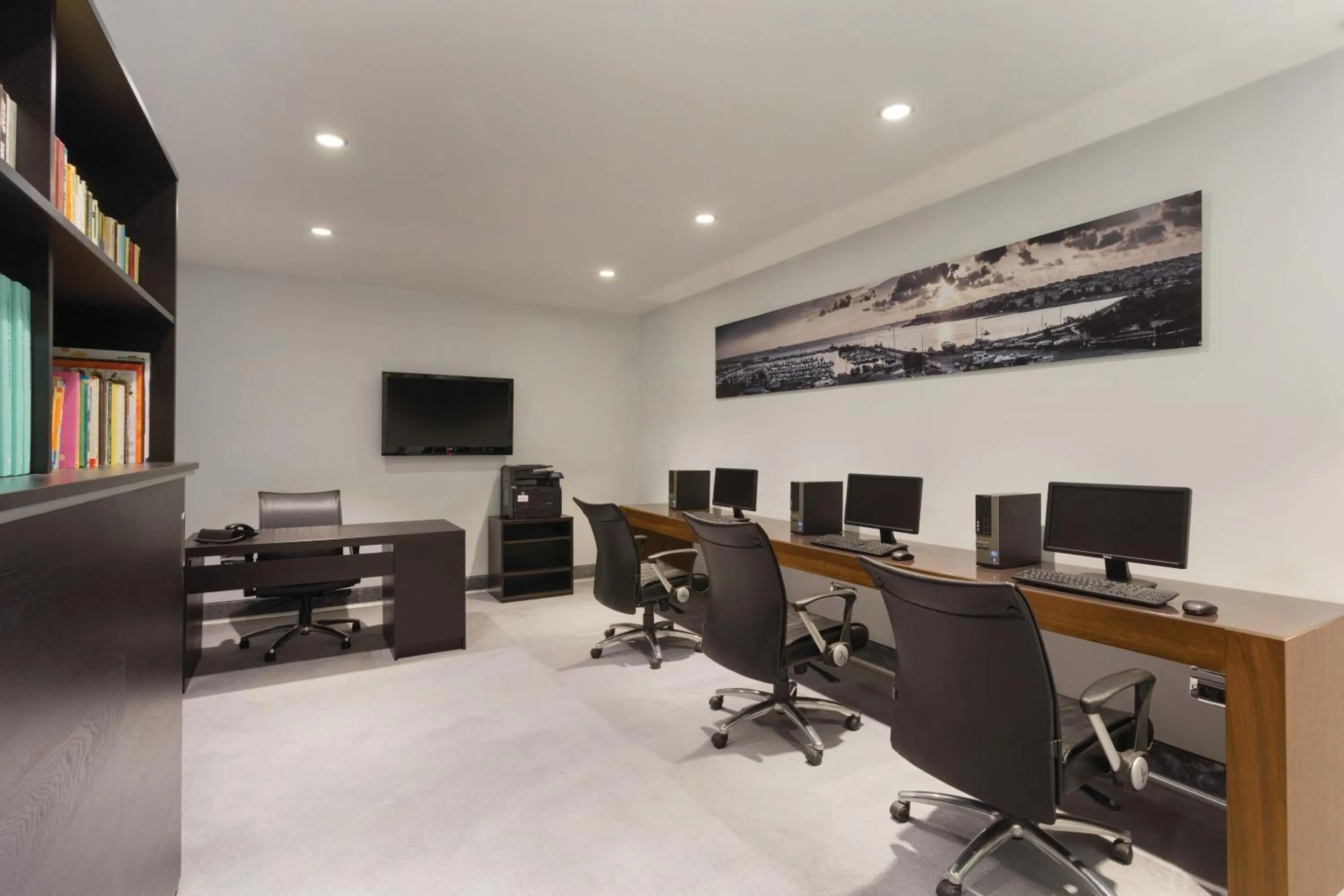 Business facilities in Wyndham Grand Istanbul Kalamış Marina Hotel