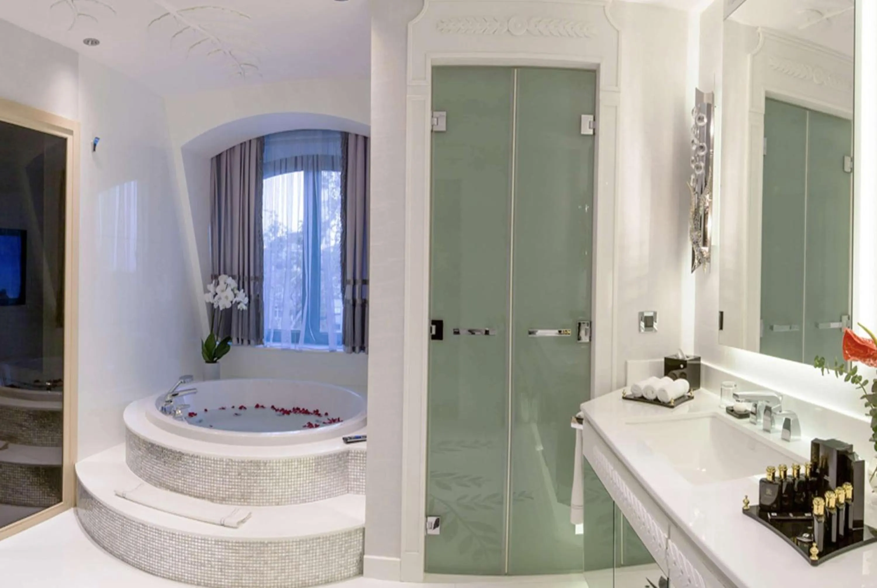 Bathroom in Wyndham Grand Istanbul Kalamış Marina Hotel