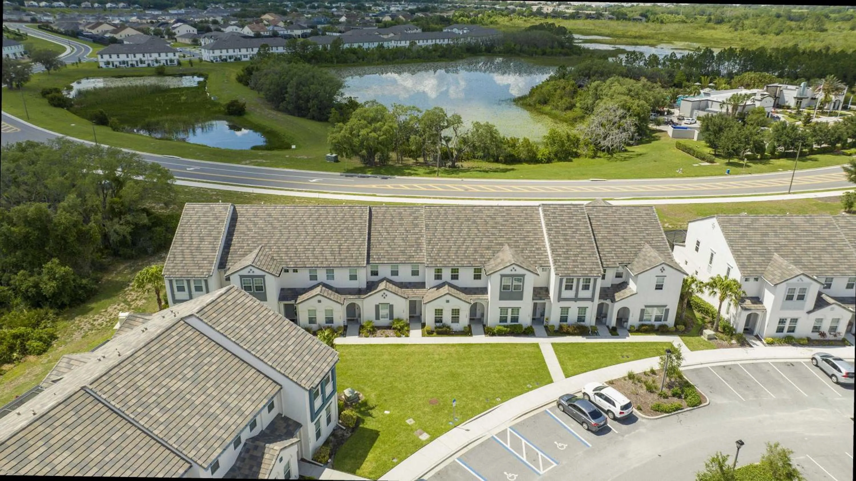 Stunning 5 Bd Home w/ Pool Close to Disney 174