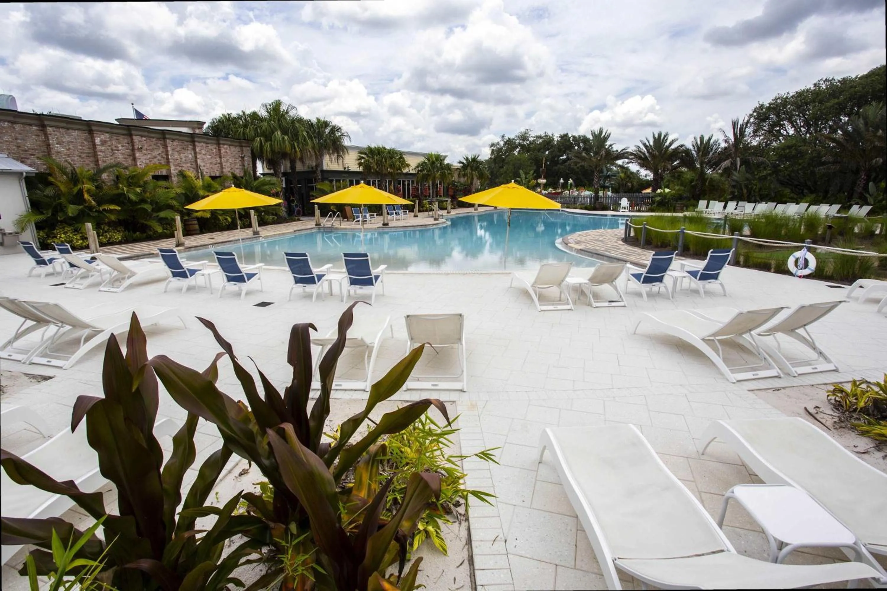 Stunning 5 Bd Home w/ Pool Close to Disney 174