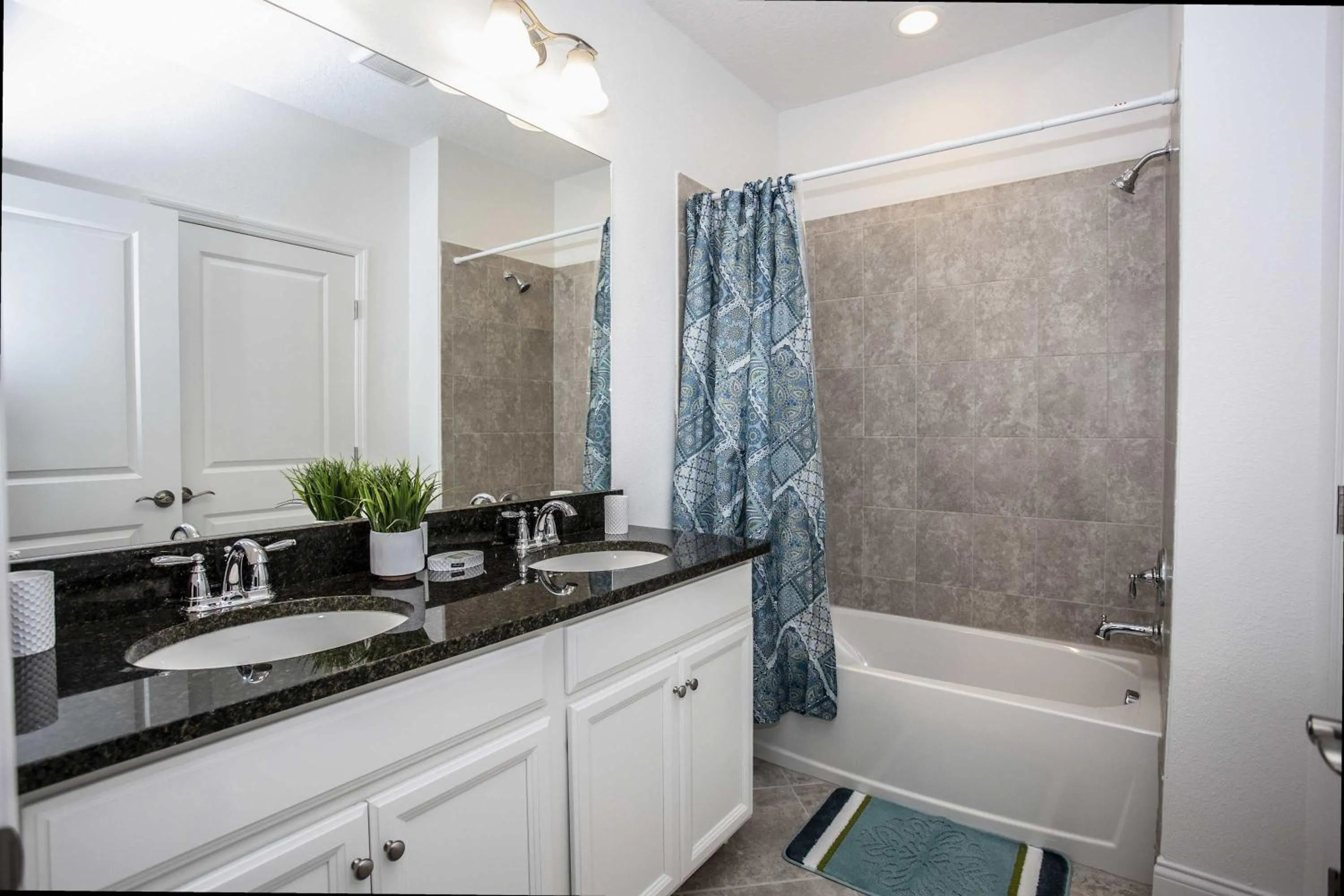 Stunning 5 Bd Home w/ Pool Close to Disney 174