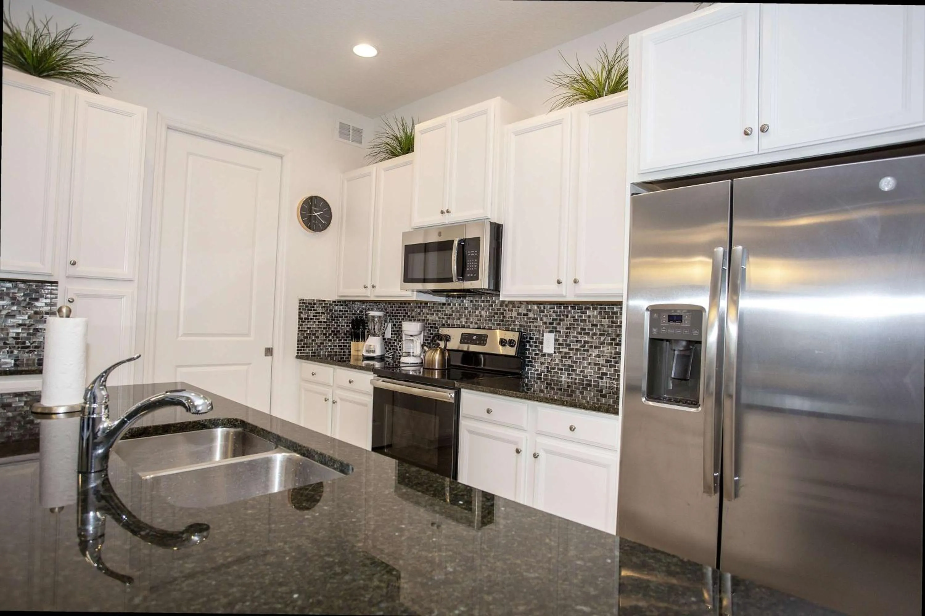 Stunning 5 Bd Home w/ Pool Close to Disney 174