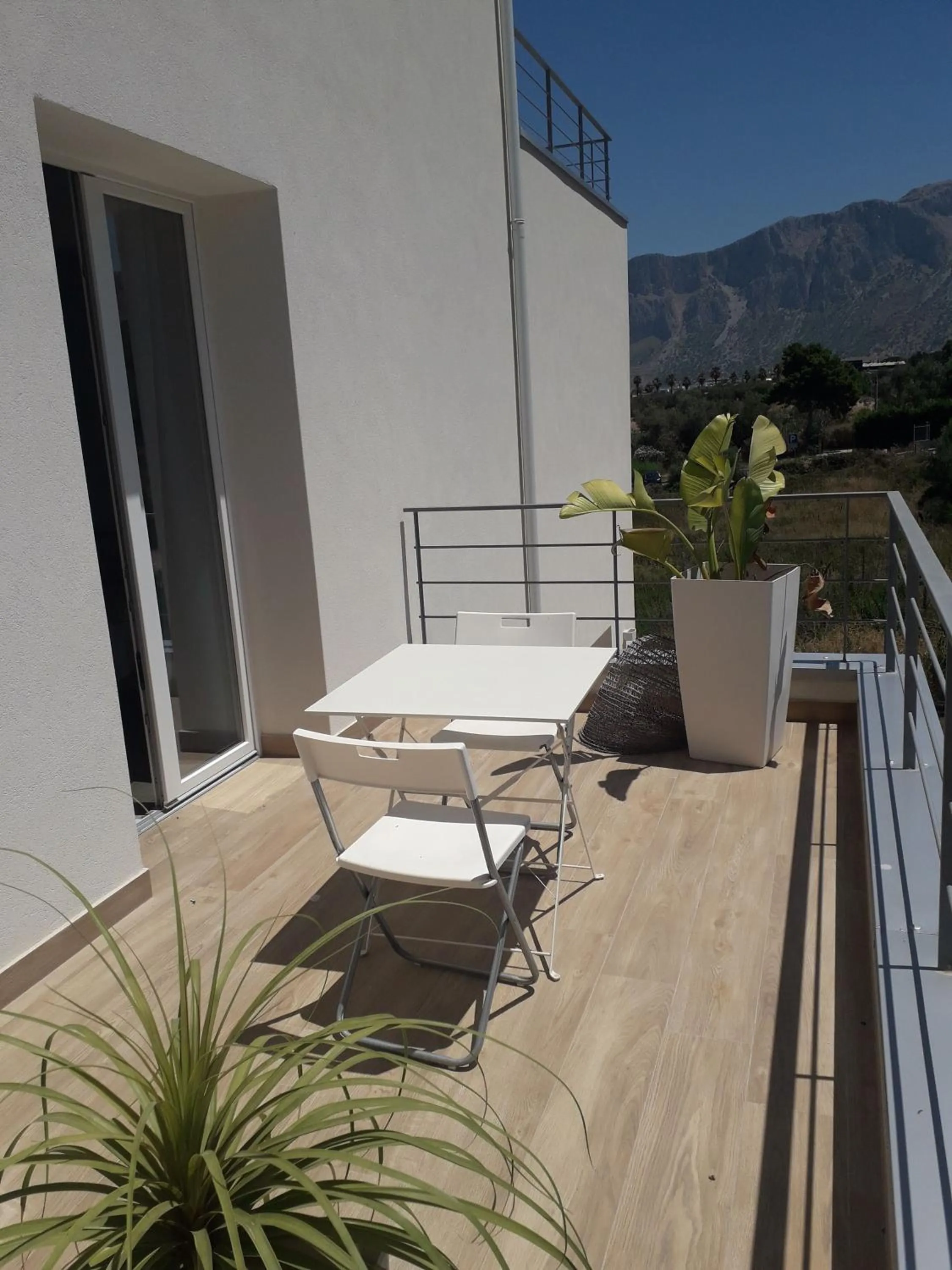 Inner courtyard view in Zabbàra B&B