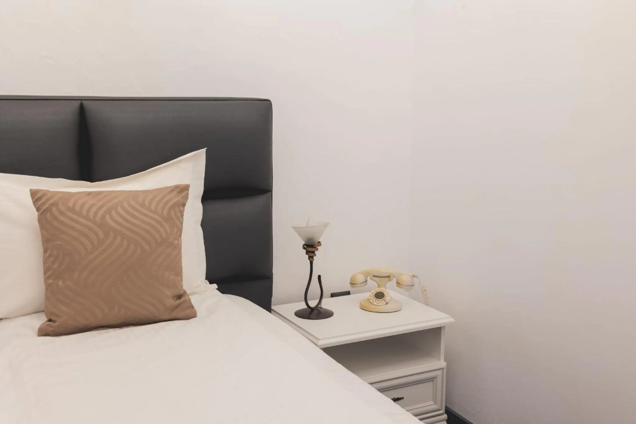 Bed in Hotel Carol - Vatra Dornei