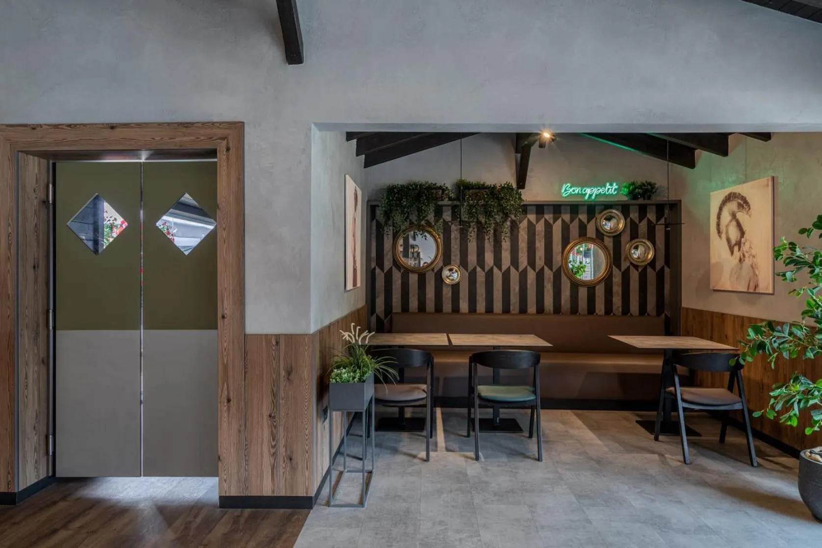 Restaurant/places to eat in Hotel Carol - Vatra Dornei