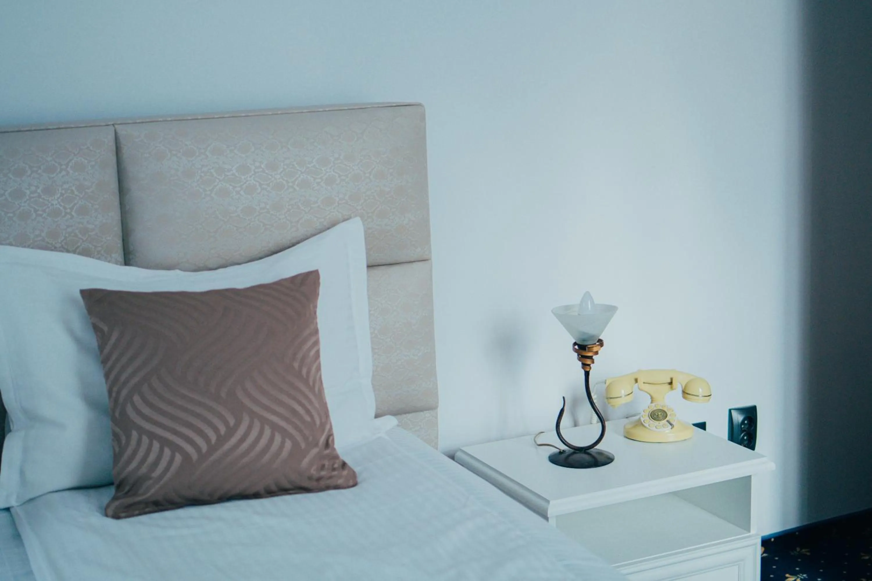 Bed in Hotel Carol - Vatra Dornei