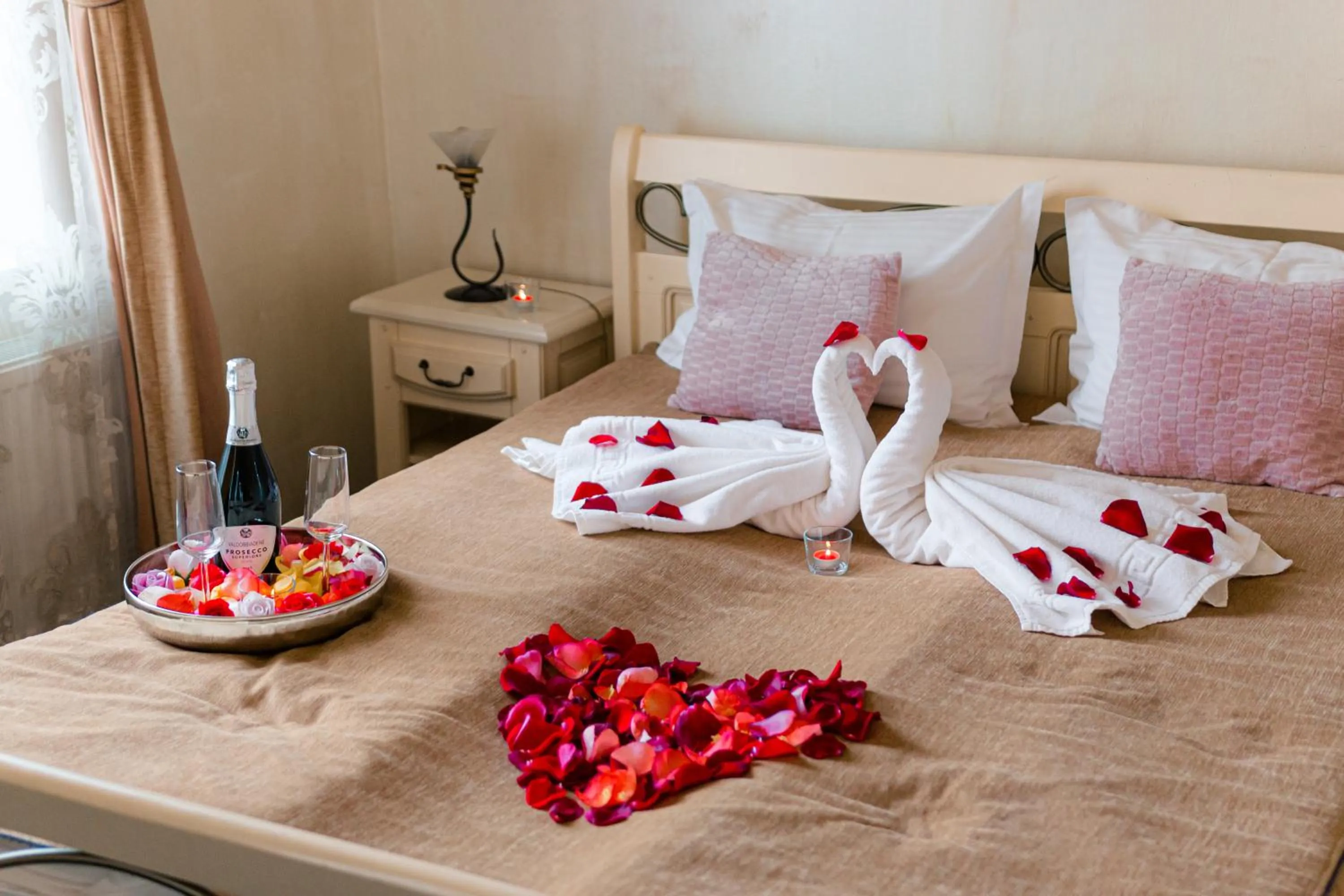 Bed in Hotel Carol - Vatra Dornei