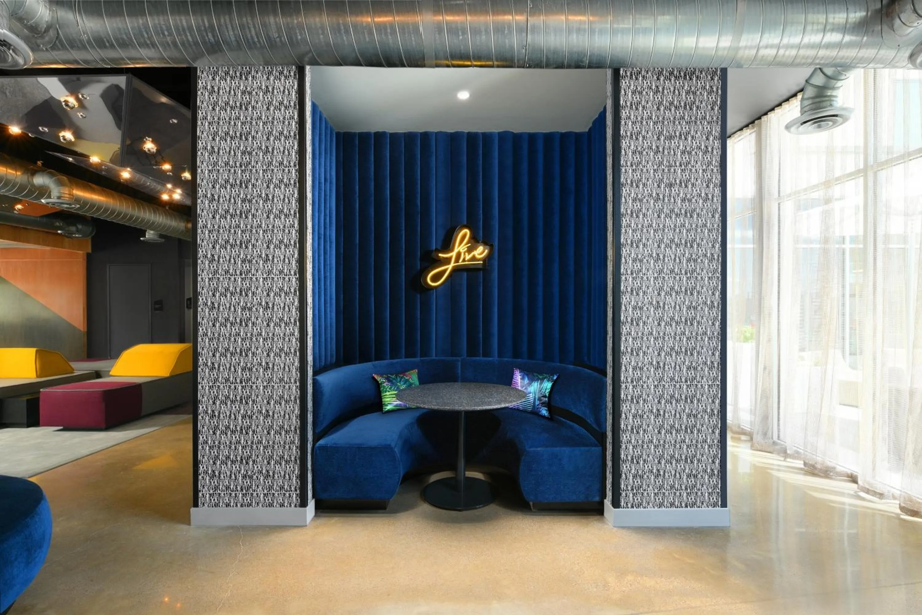 Lounge or bar in Aloft Austin Round Rock