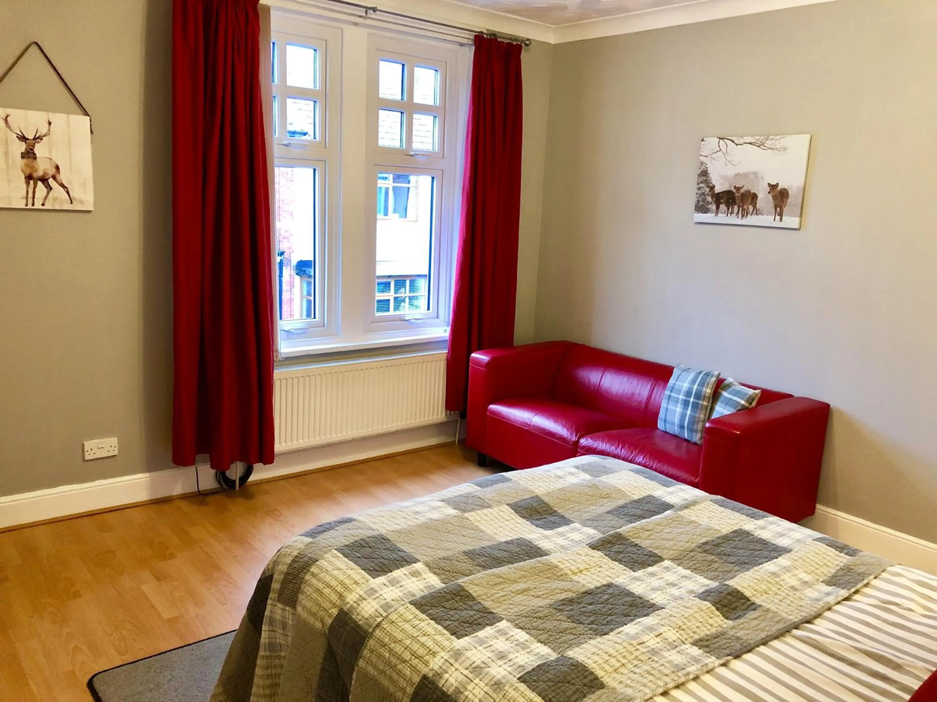 Bedroom, Bed in Little Connaught House