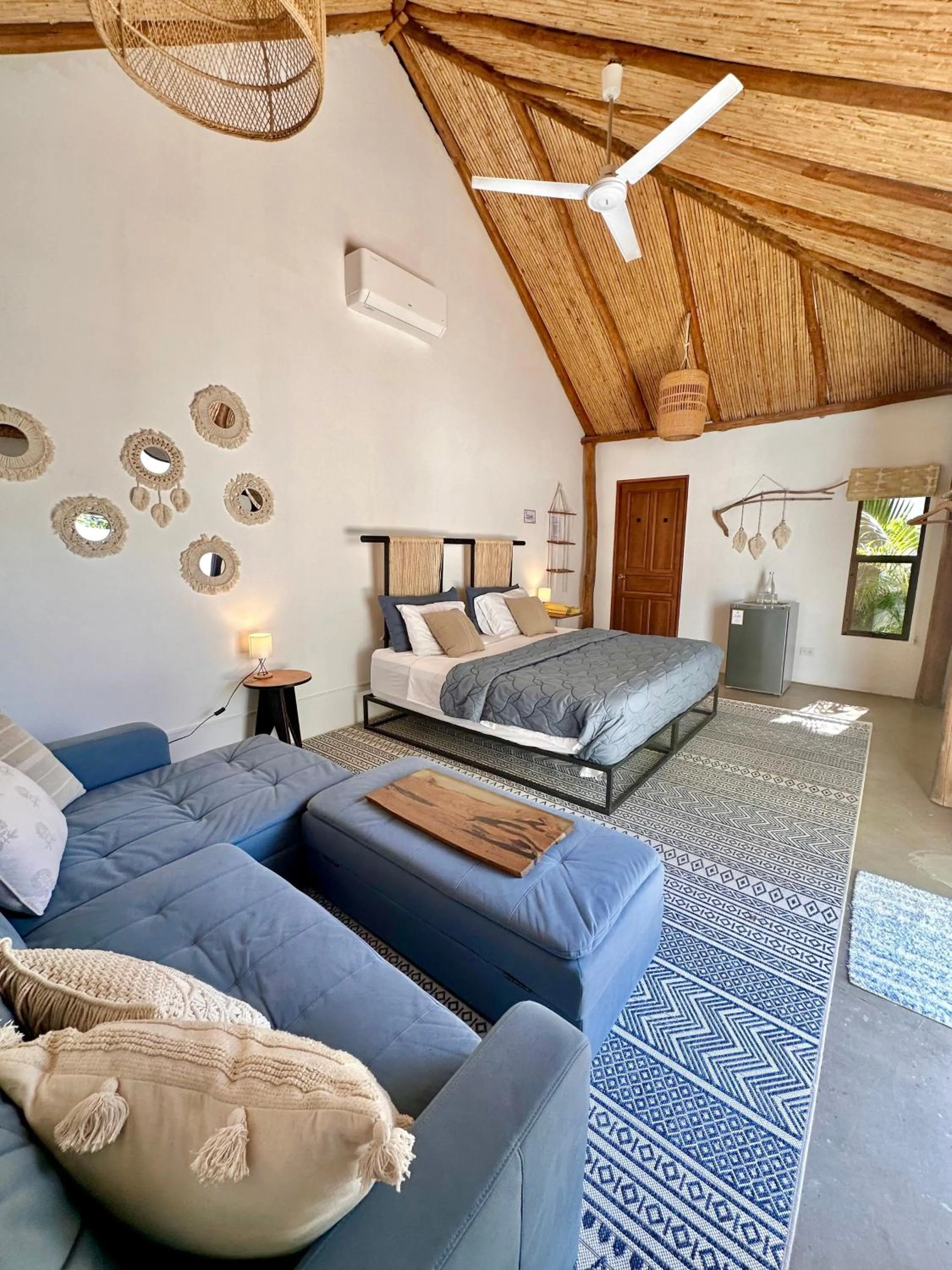 Deluxe King Suite in Curiol Boutique Hotel & Lounge