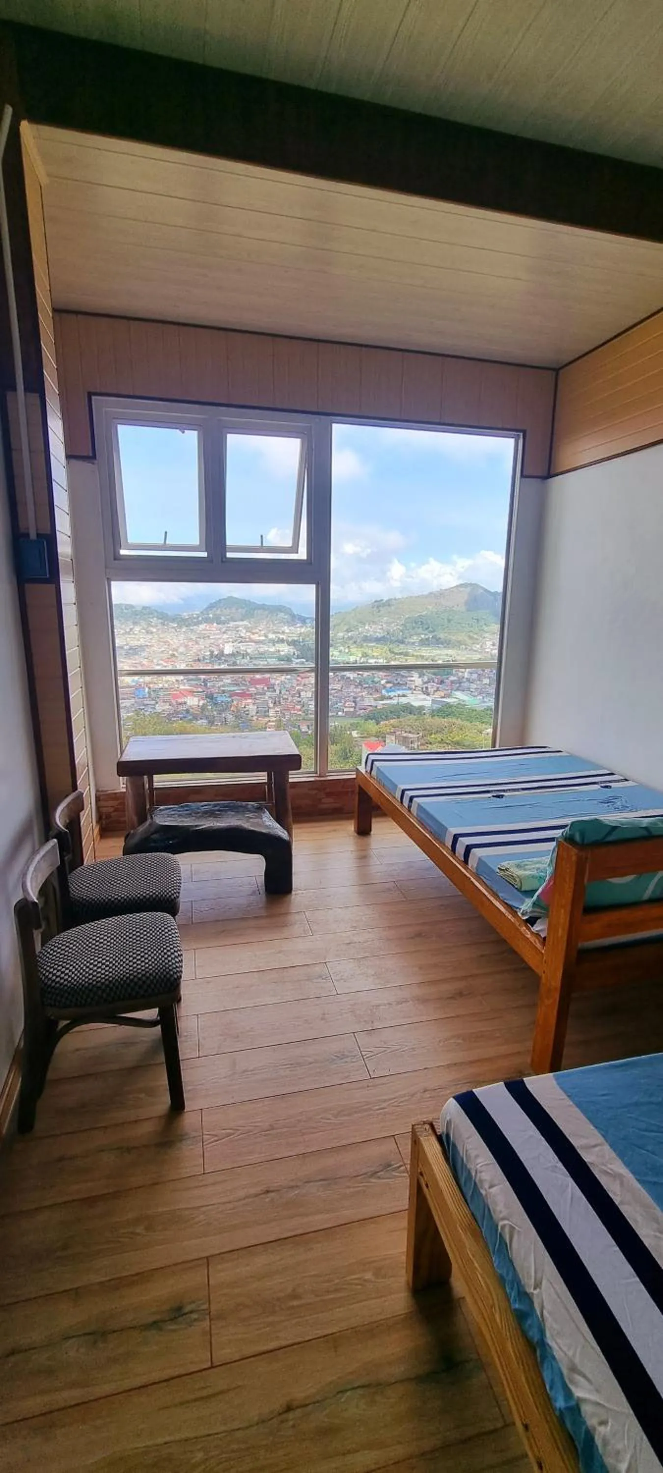 Bed in Wanay's Rocky Mountain Homestay