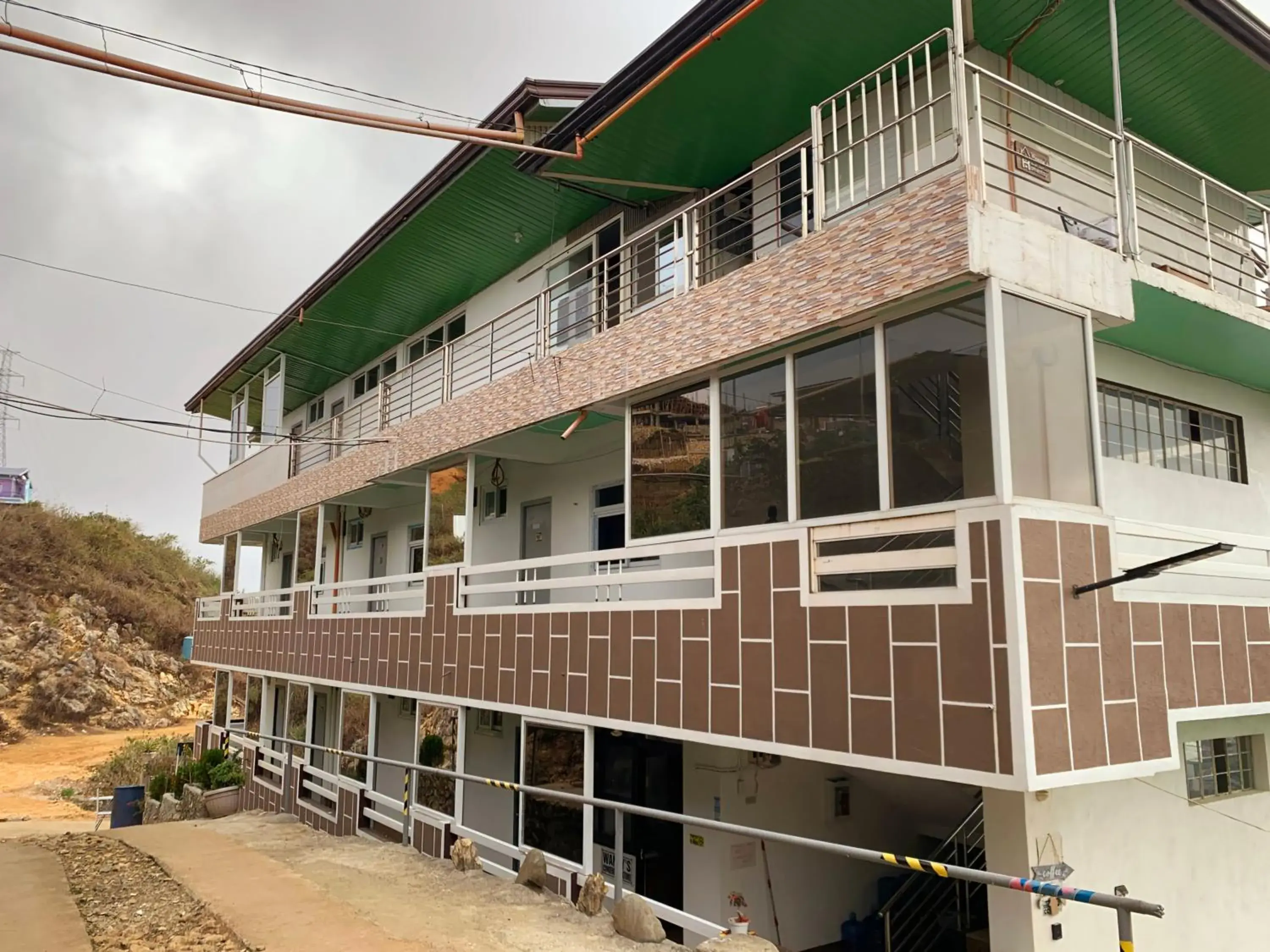 Suite with Mountain View in Wanay's Rocky Mountain Homestay Suite with Mountain View in Wanay's Rocky Mountain Homestay