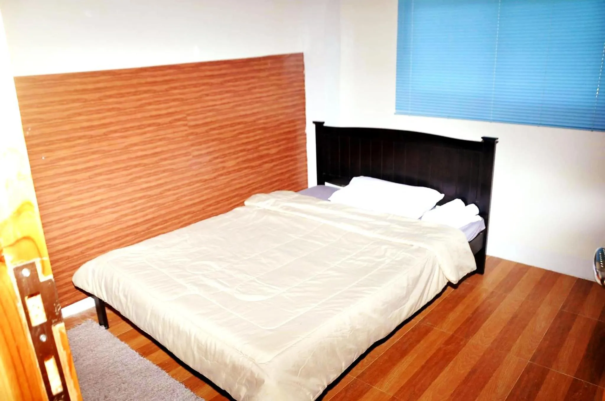 Bed in Wanay's Rocky Mountain Homestay