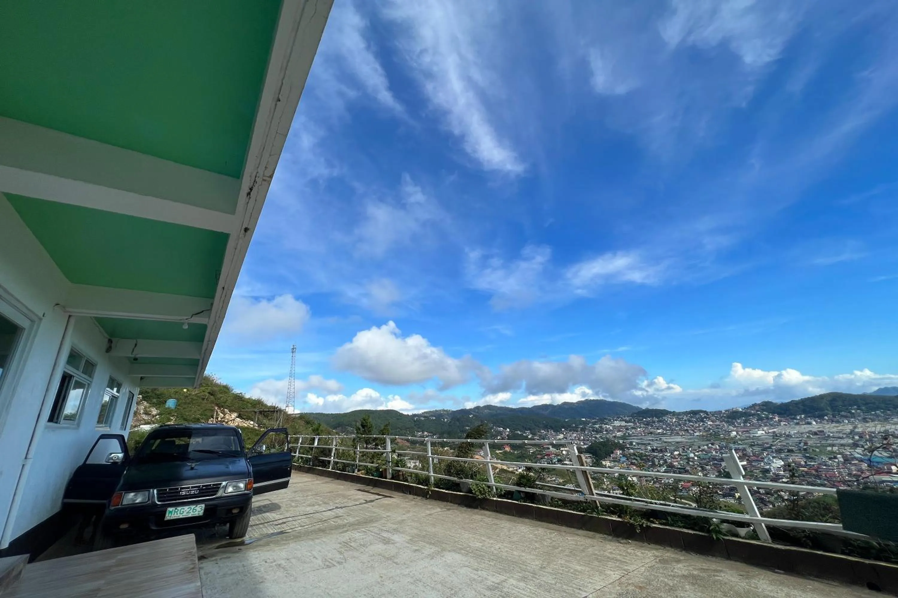 Parking in Wanay's Rocky Mountain Homestay