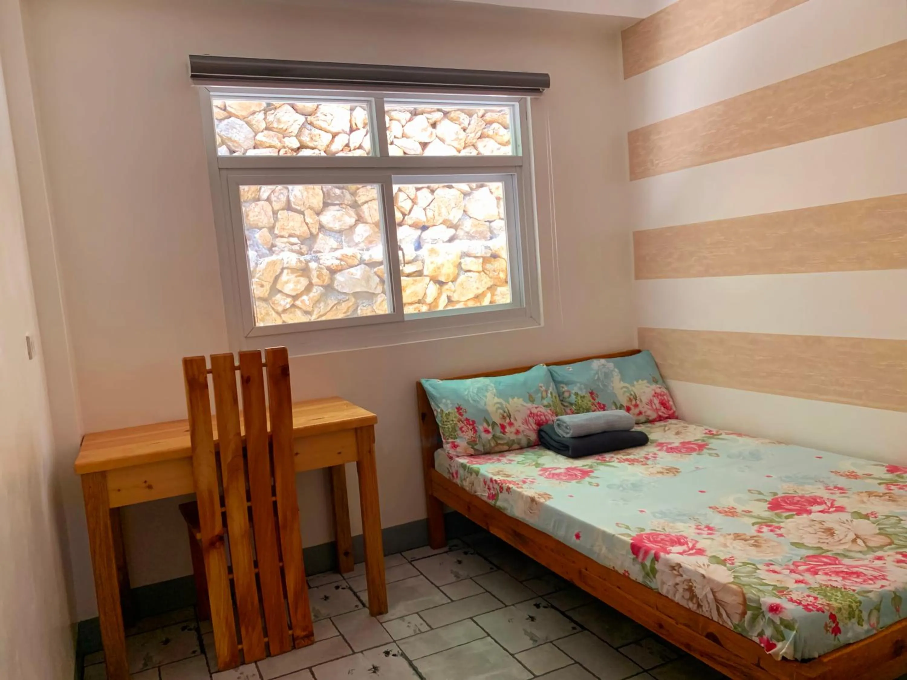 Bed in Wanay's Rocky Mountain Homestay