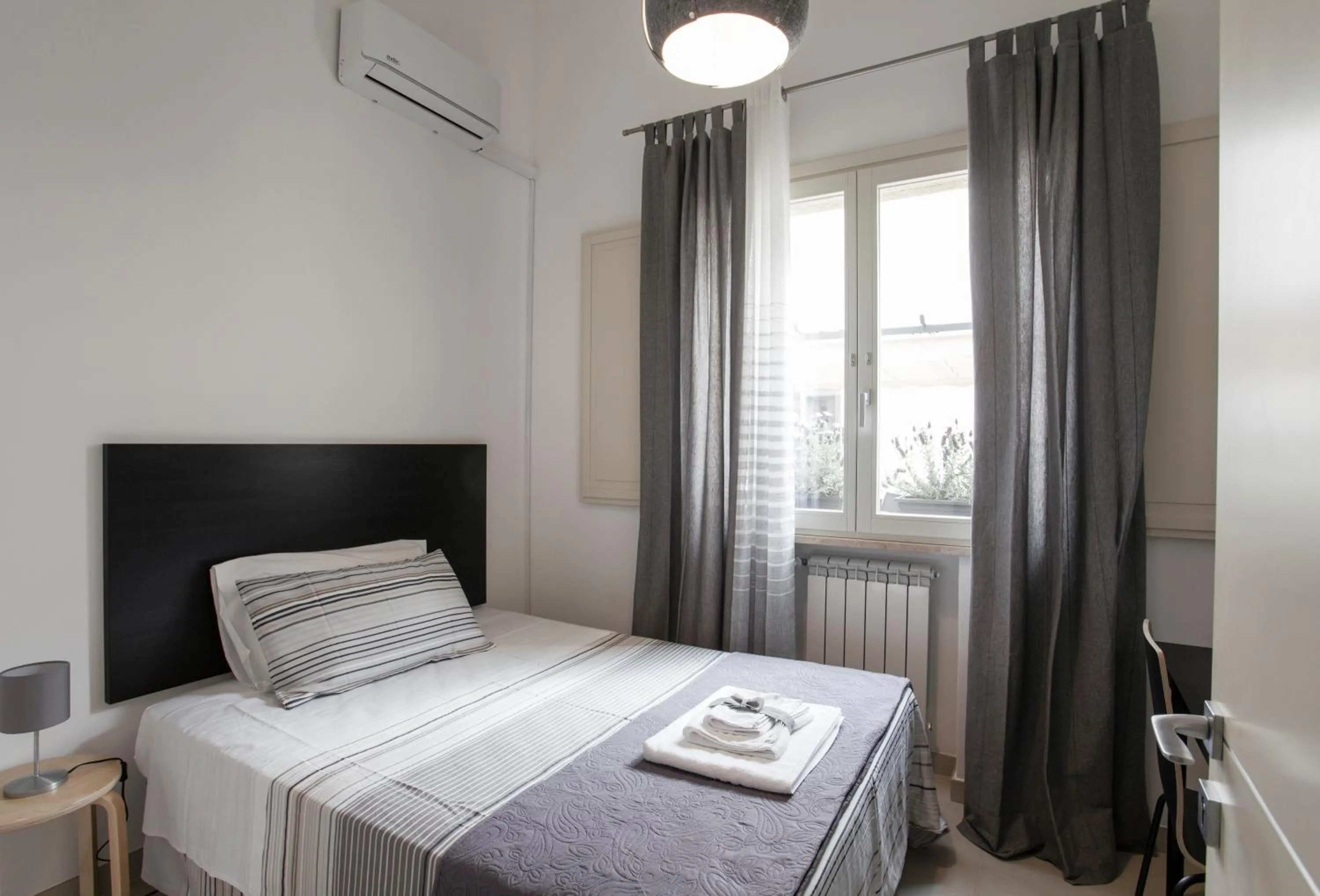 Single Room with Private External Bathroom in Last Minute Rooms Lecce