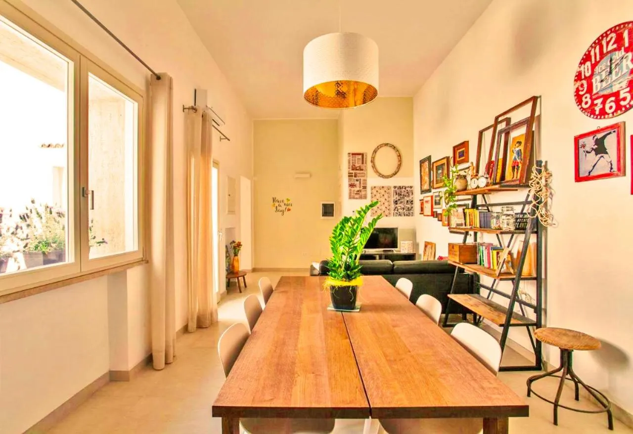 Communal lounge/ TV room in Last Minute Rooms Lecce