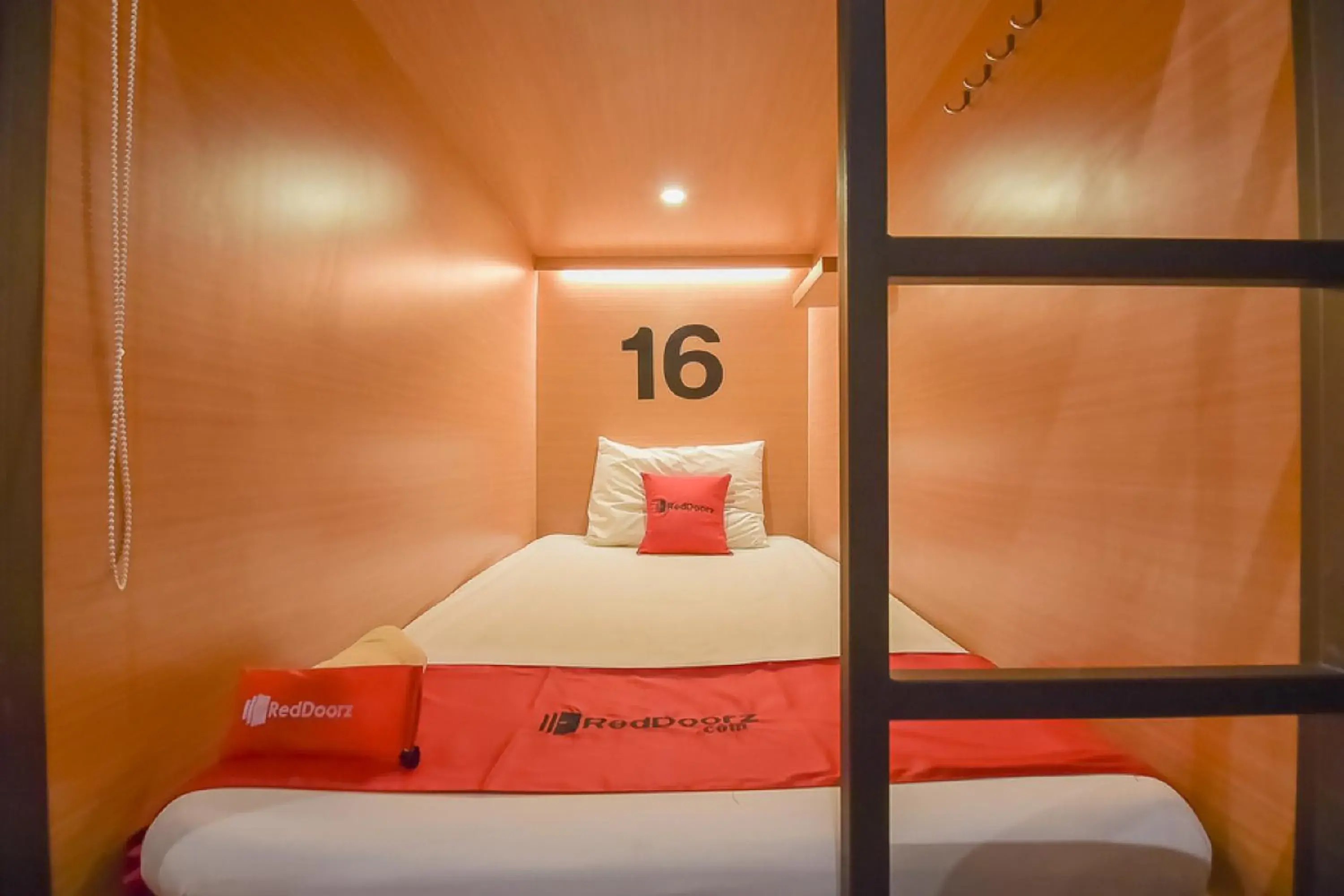 Bedroom, Bed in Tokyo Cubo Bedroom, Bed in Tokyo Cubo