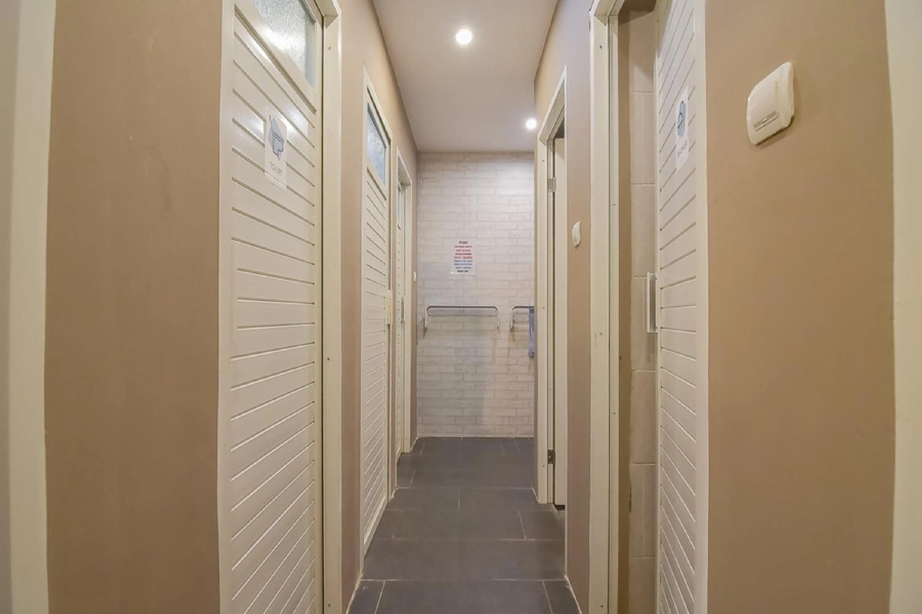 Bathroom in Tokyo Cubo