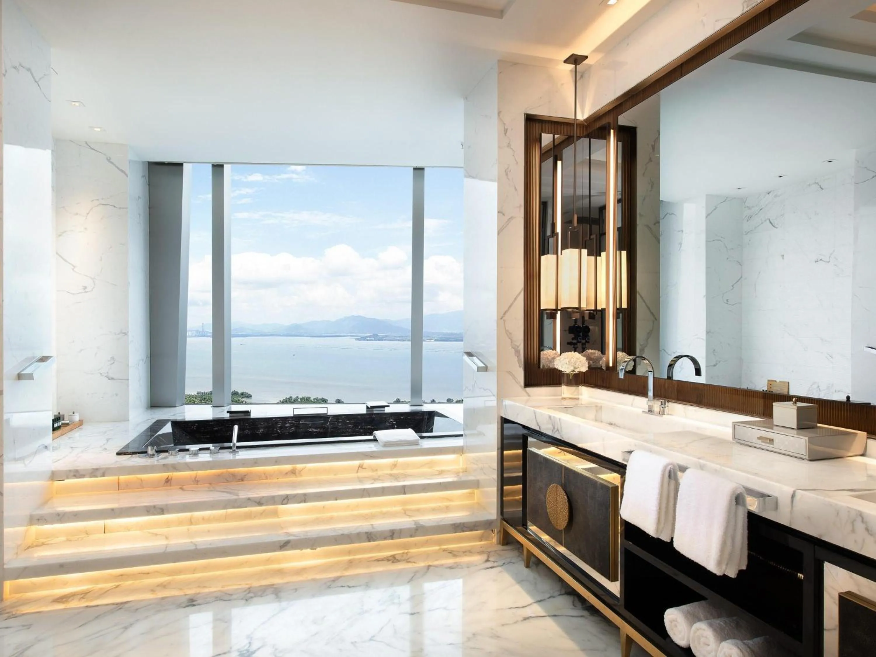 Bedroom in Raffles Shenzhen, Situated in the heart of One Shenzhen Bay, Book Now to Enjoy Free Minibar and Happy Hour Privileges at Long Bar on 71F