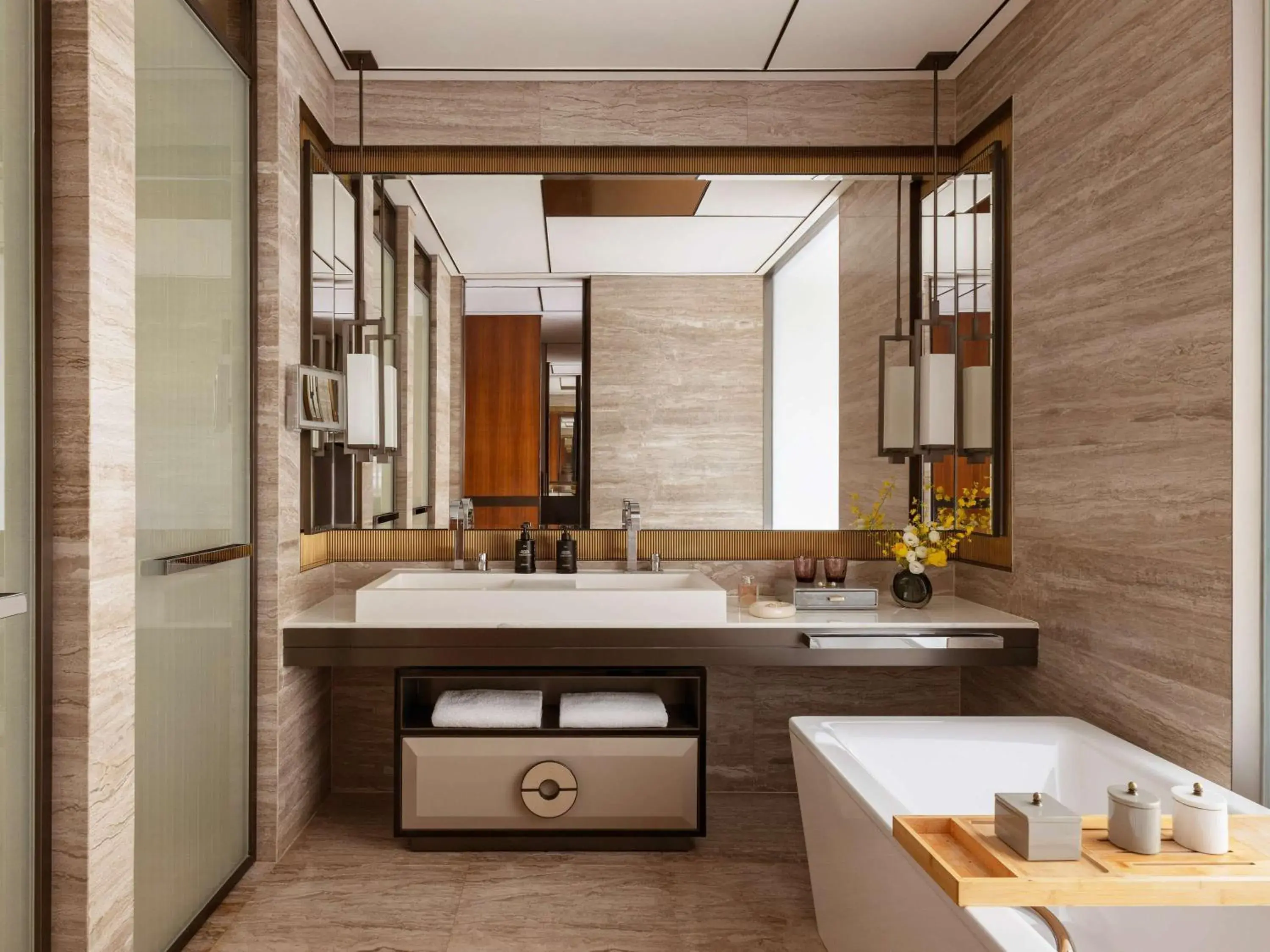 Bathroom in Raffles Shenzhen, Situated in the heart of One Shenzhen Bay, Book Now to Enjoy Free Minibar and Happy Hour Privileges at Long Bar on 71F Bathroom in Raffles Shenzhen, Situated in the heart of One Shenzhen Bay, Book Now to Enjoy Free Minibar and Happy Hour Privileges at Long Bar on 71F