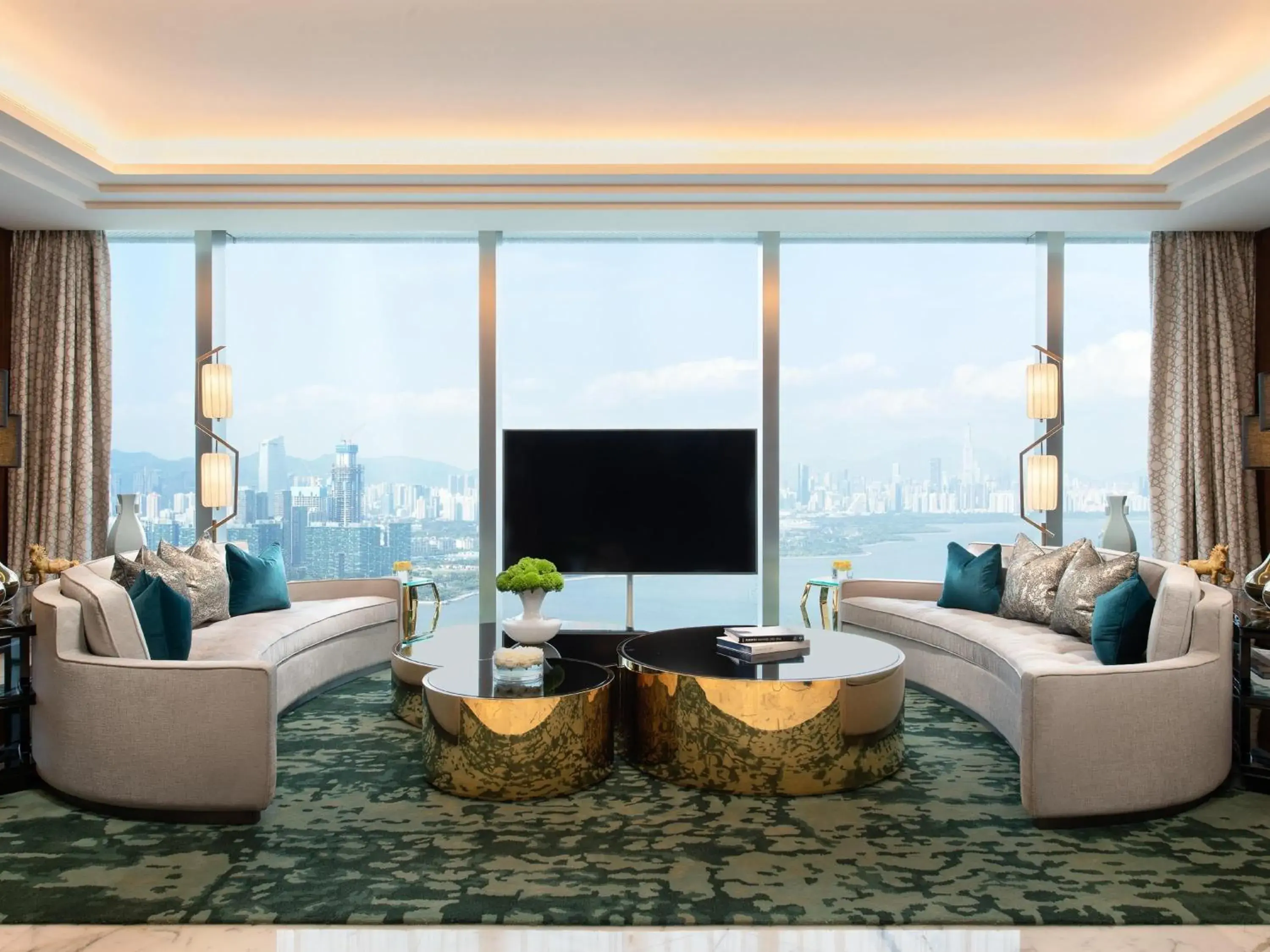 Bedroom in Raffles Shenzhen, Situated in the heart of One Shenzhen Bay, Book Now to Enjoy Free Minibar and Happy Hour Privileges at Long Bar on 71F Bedroom in Raffles Shenzhen, Situated in the heart of One Shenzhen Bay, Book Now to Enjoy Free Minibar and Happy Hour Privileges at Long Bar on 71F