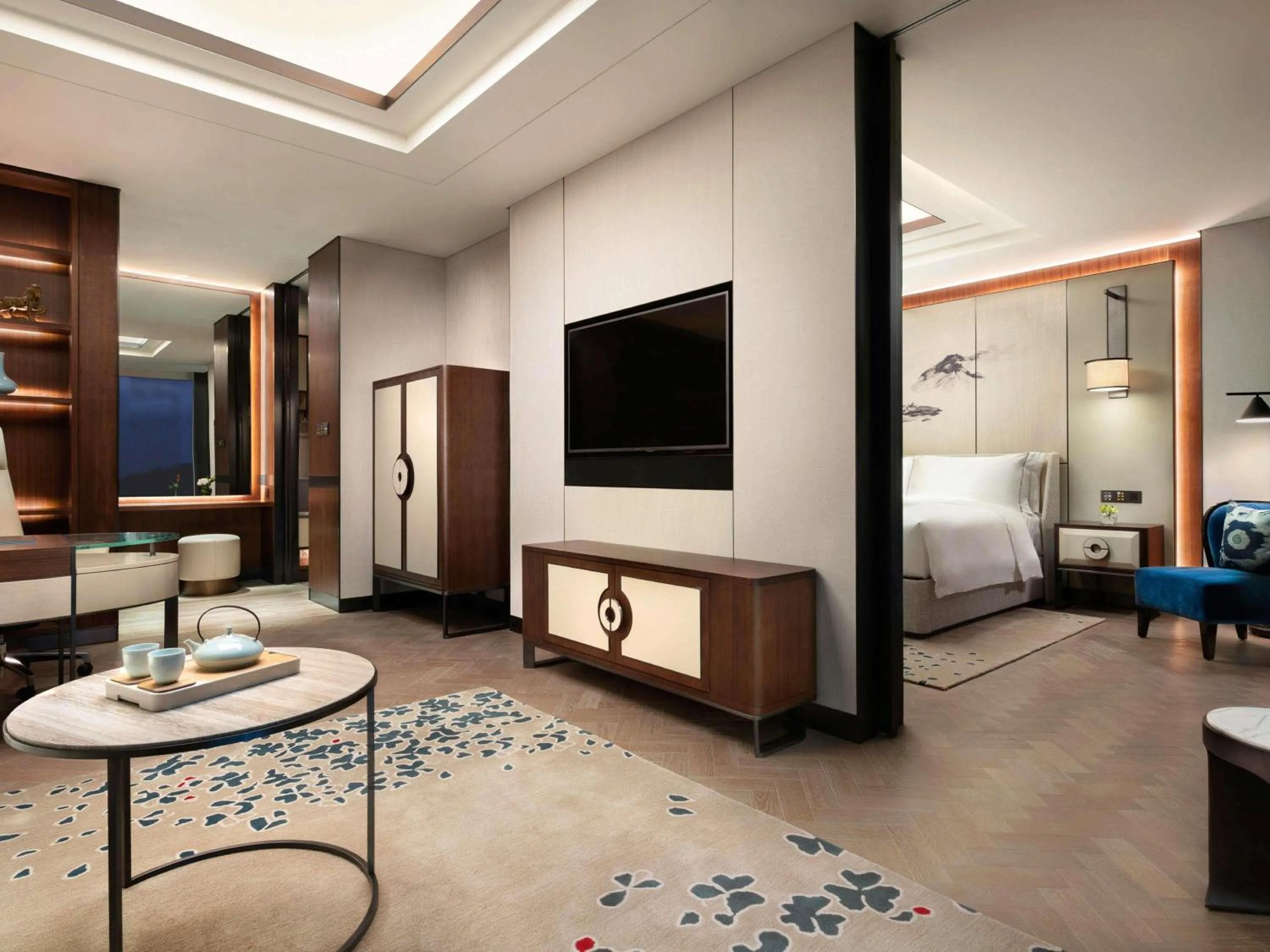 Bedroom, Bed in Raffles Shenzhen, Situated in the heart of One Shenzhen Bay, Book Now to Enjoy Free Minibar and Happy Hour Privileges at Long Bar on 71F