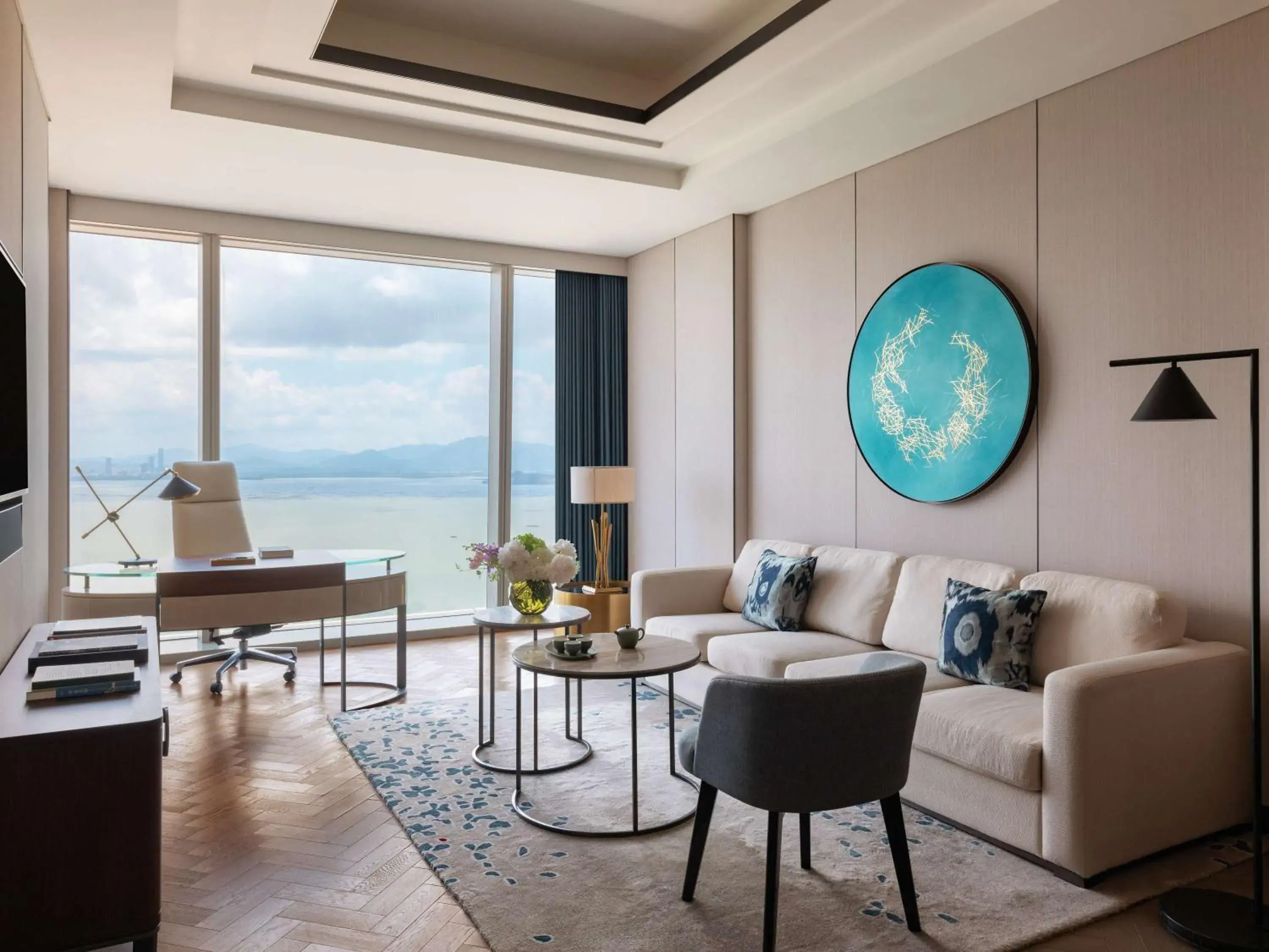 Bedroom in Raffles Shenzhen, Situated in the heart of One Shenzhen Bay, Book Now to Enjoy Free Minibar and Happy Hour Privileges at Long Bar on 71F Bedroom in Raffles Shenzhen, Situated in the heart of One Shenzhen Bay, Book Now to Enjoy Free Minibar and Happy Hour Privileges at Long Bar on 71F