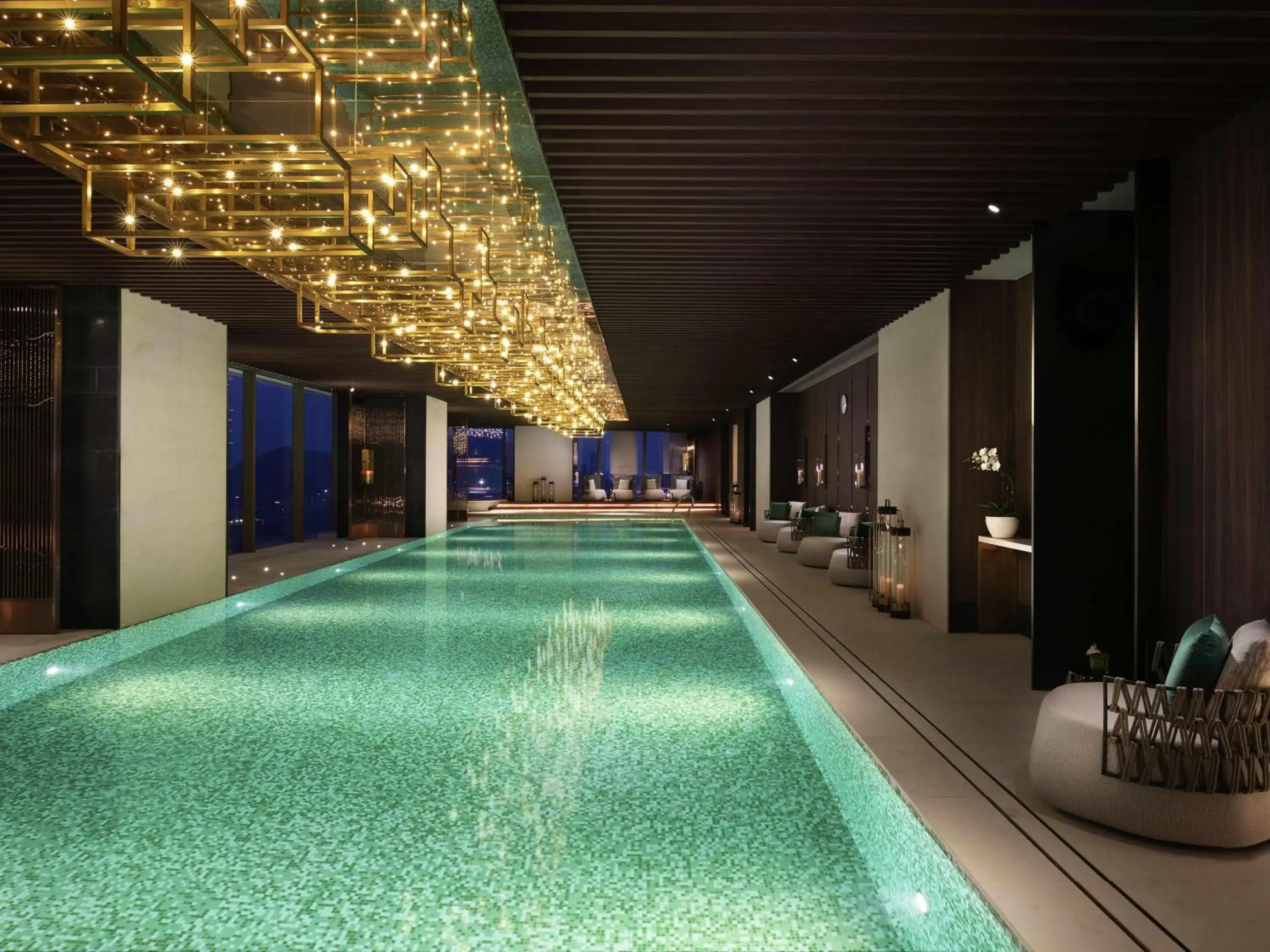 Pool view in Raffles Shenzhen, Situated in the heart of One Shenzhen Bay, Book Now to Enjoy Free Minibar and Happy Hour Privileges at Long Bar on 71F Pool view in Raffles Shenzhen, Situated in the heart of One Shenzhen Bay, Book Now to Enjoy Free Minibar and Happy Hour Privileges at Long Bar on 71F