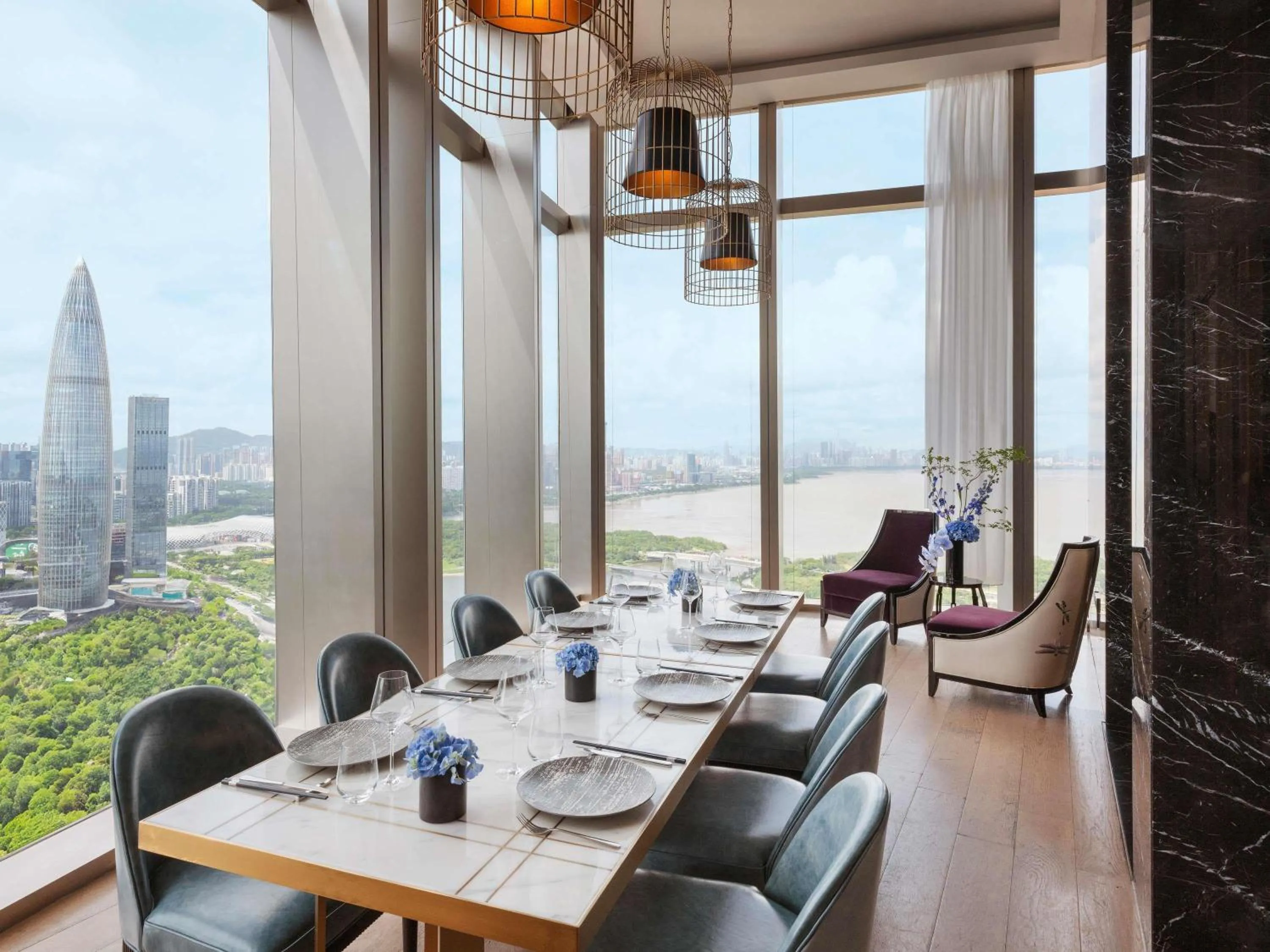 Restaurant/places to eat in Raffles Shenzhen, Situated in the heart of One Shenzhen Bay, Book Now to Enjoy Free Minibar and Happy Hour Privileges at Long Bar on 71F