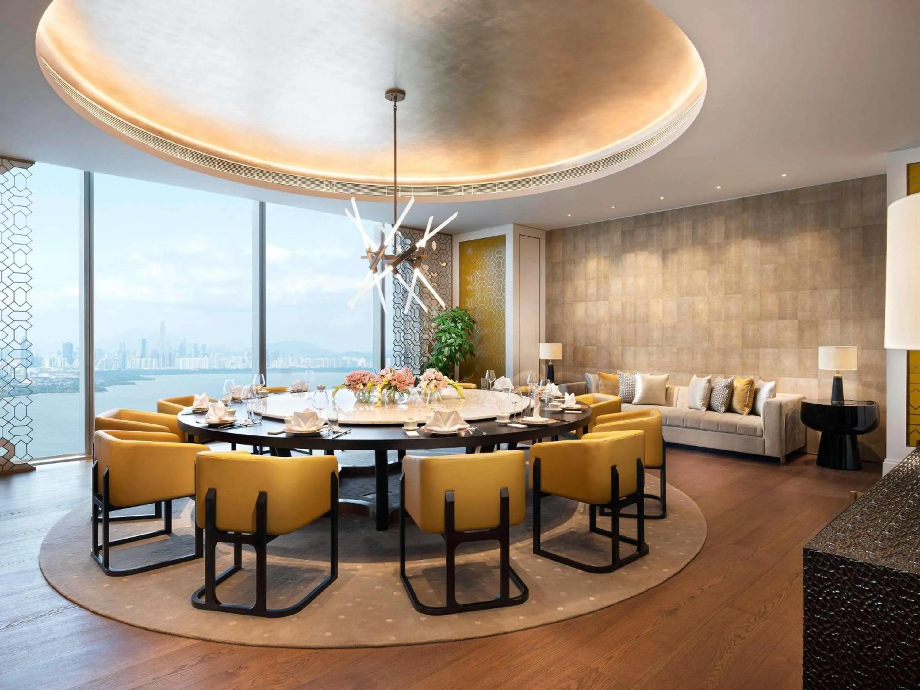 Restaurant/places to eat in Raffles Shenzhen, Situated in the heart of One Shenzhen Bay, Book Now to Enjoy Free Minibar and Happy Hour Privileges at Long Bar on 71F
