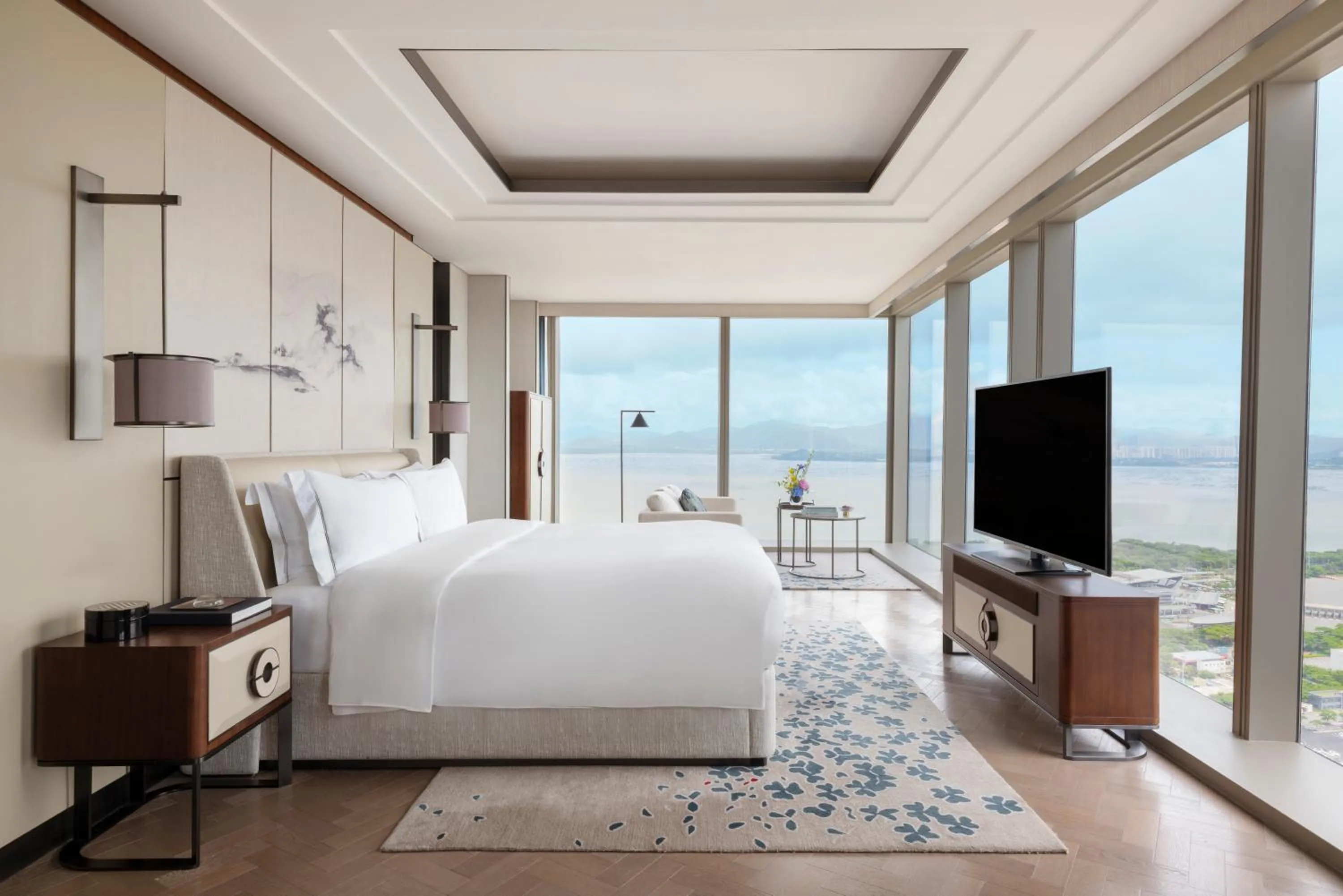 Bedroom, Bed in Raffles Shenzhen, Situated in the heart of One Shenzhen Bay, Book Now to Enjoy Free Minibar and Happy Hour Privileges at Long Bar on 71F