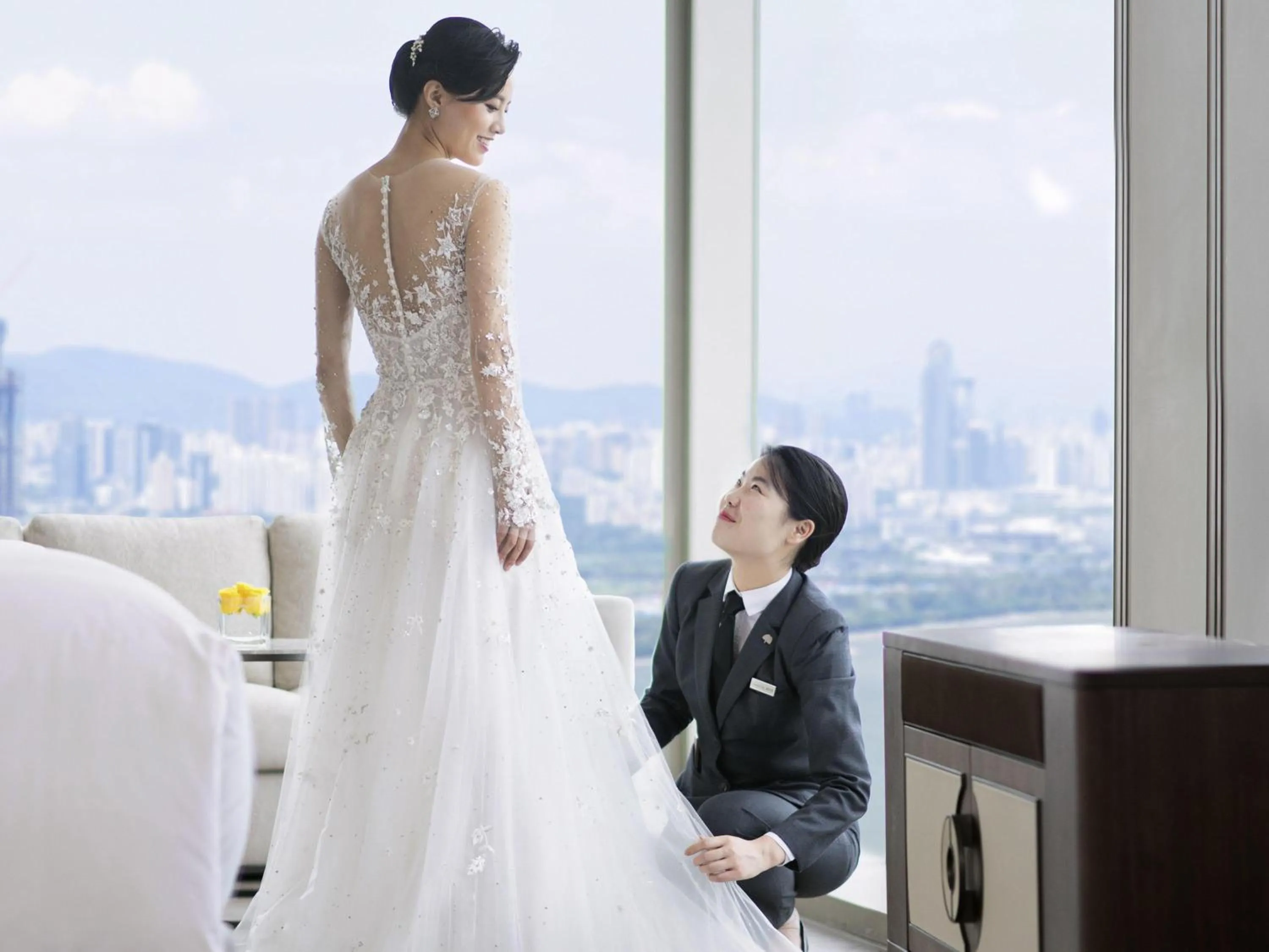 wedding in Raffles Shenzhen, Situated in the heart of One Shenzhen Bay, Book Now to Enjoy Free Minibar and Happy Hour Privileges at Long Bar on 71F