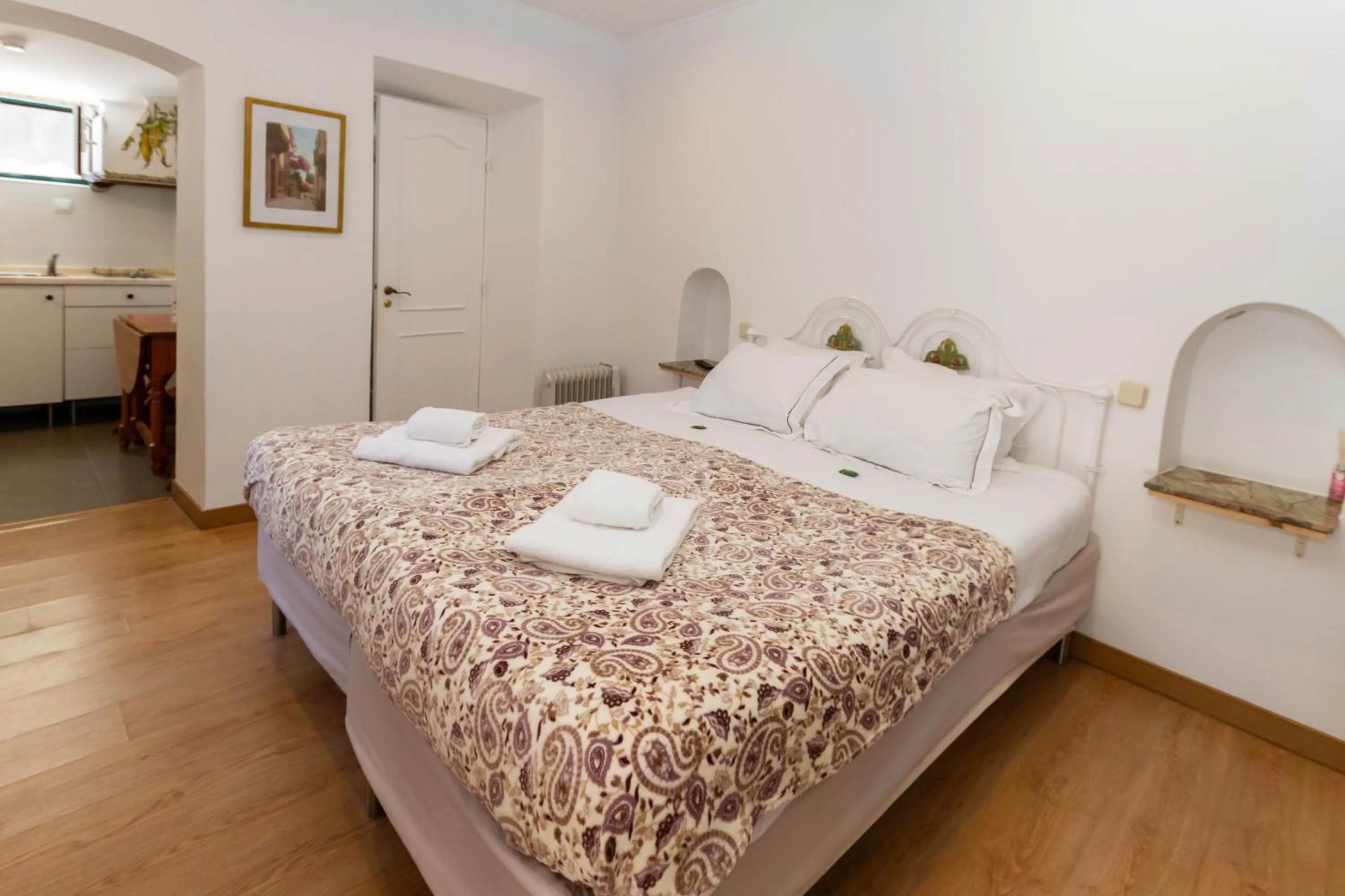 Kitchen or kitchenette, Bed in Quinta Das Murtas B&B