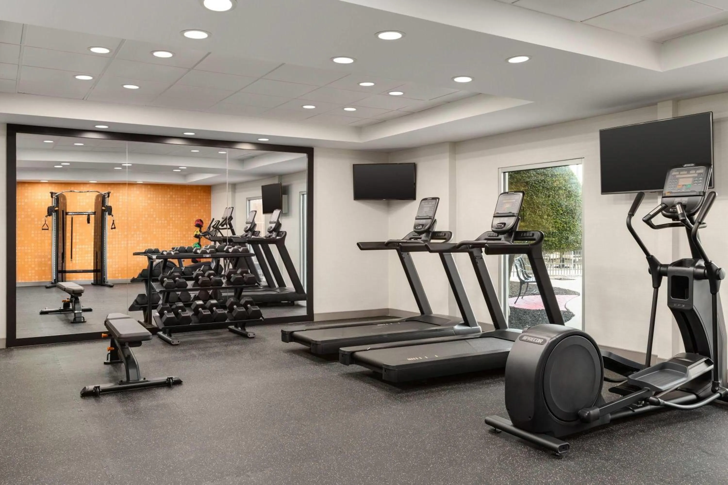 Fitness centre/facilities in La Quinta by Wyndham Dallas Arlington South