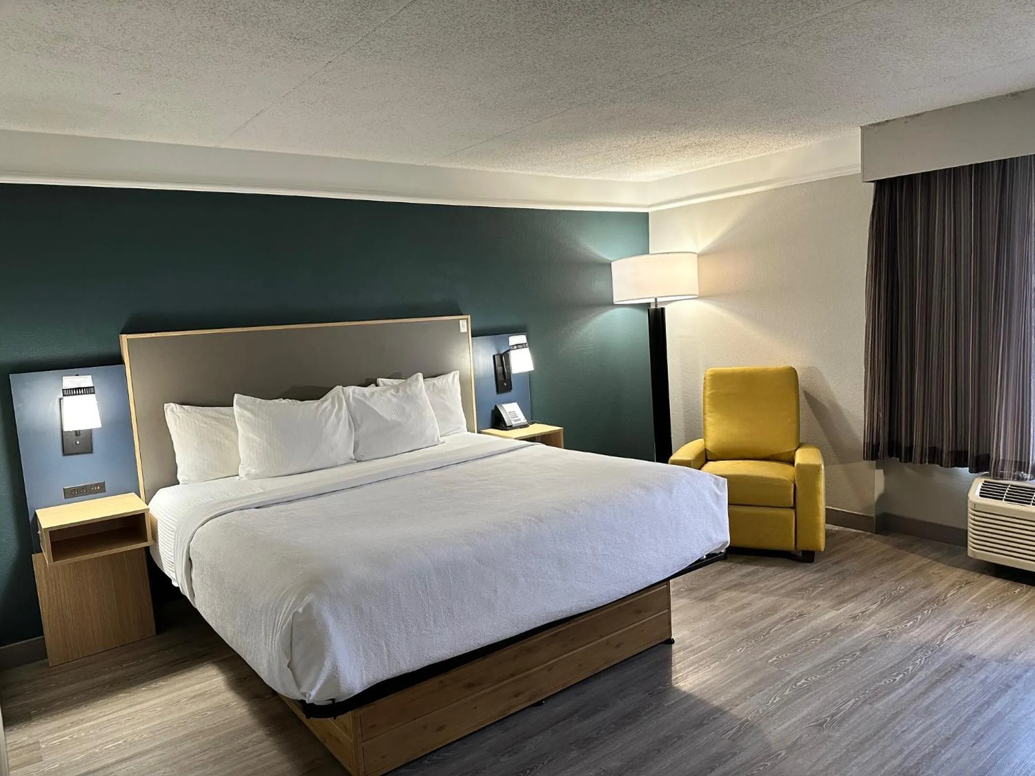 Bed in La Quinta by Wyndham Dallas Arlington South