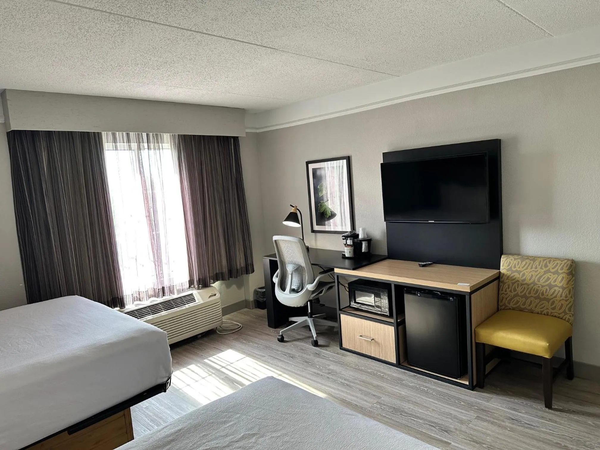 Bed in La Quinta by Wyndham Dallas Arlington South