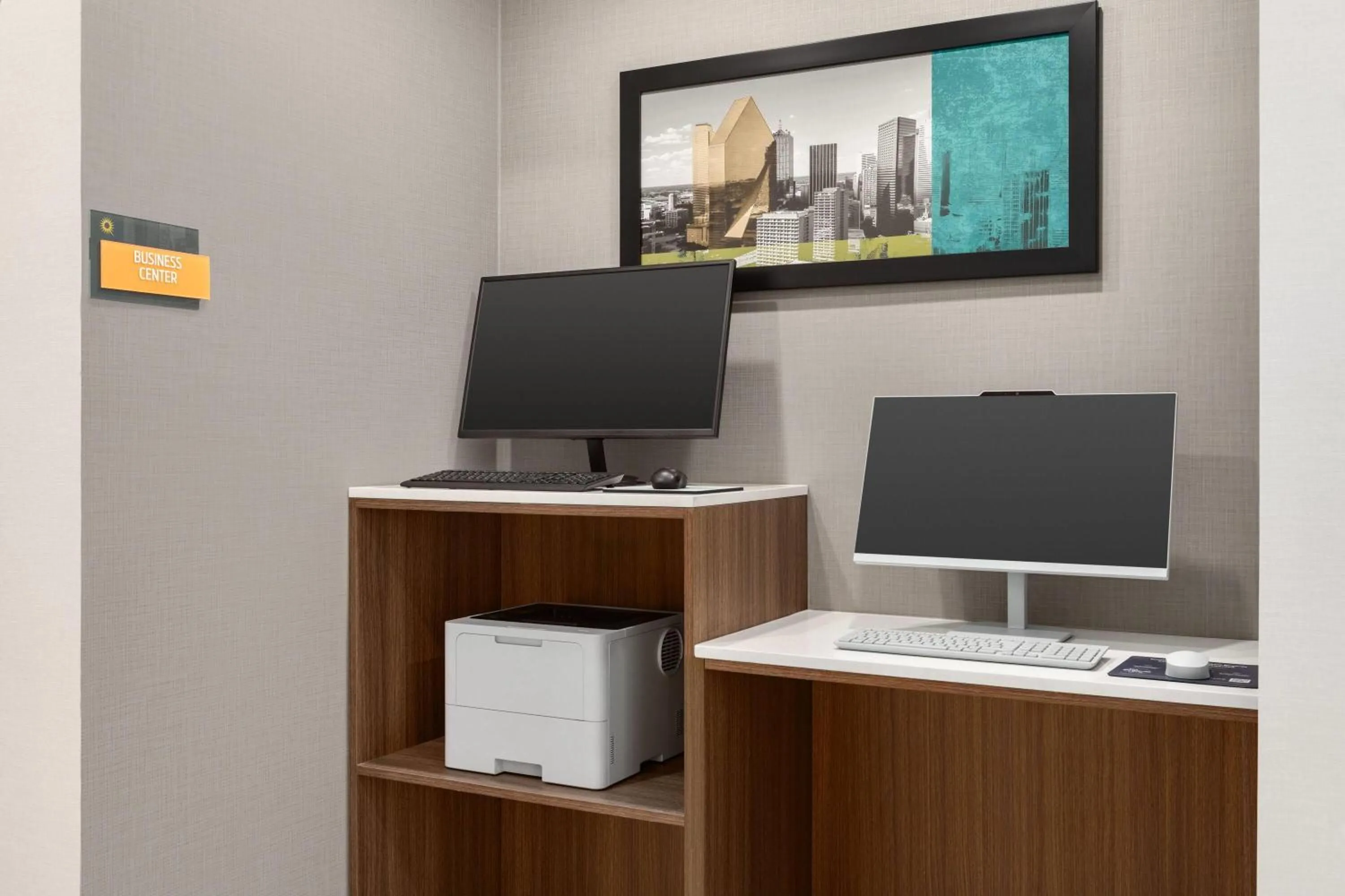 Business facilities in La Quinta by Wyndham Dallas Arlington South