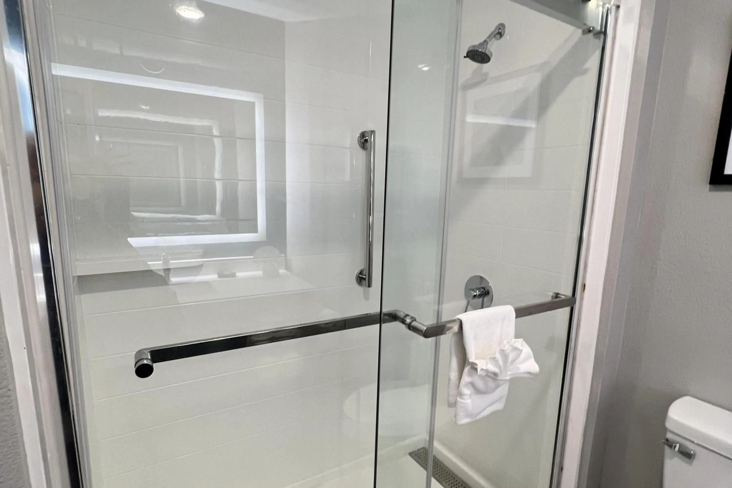 Bathroom in La Quinta by Wyndham Dallas Arlington South