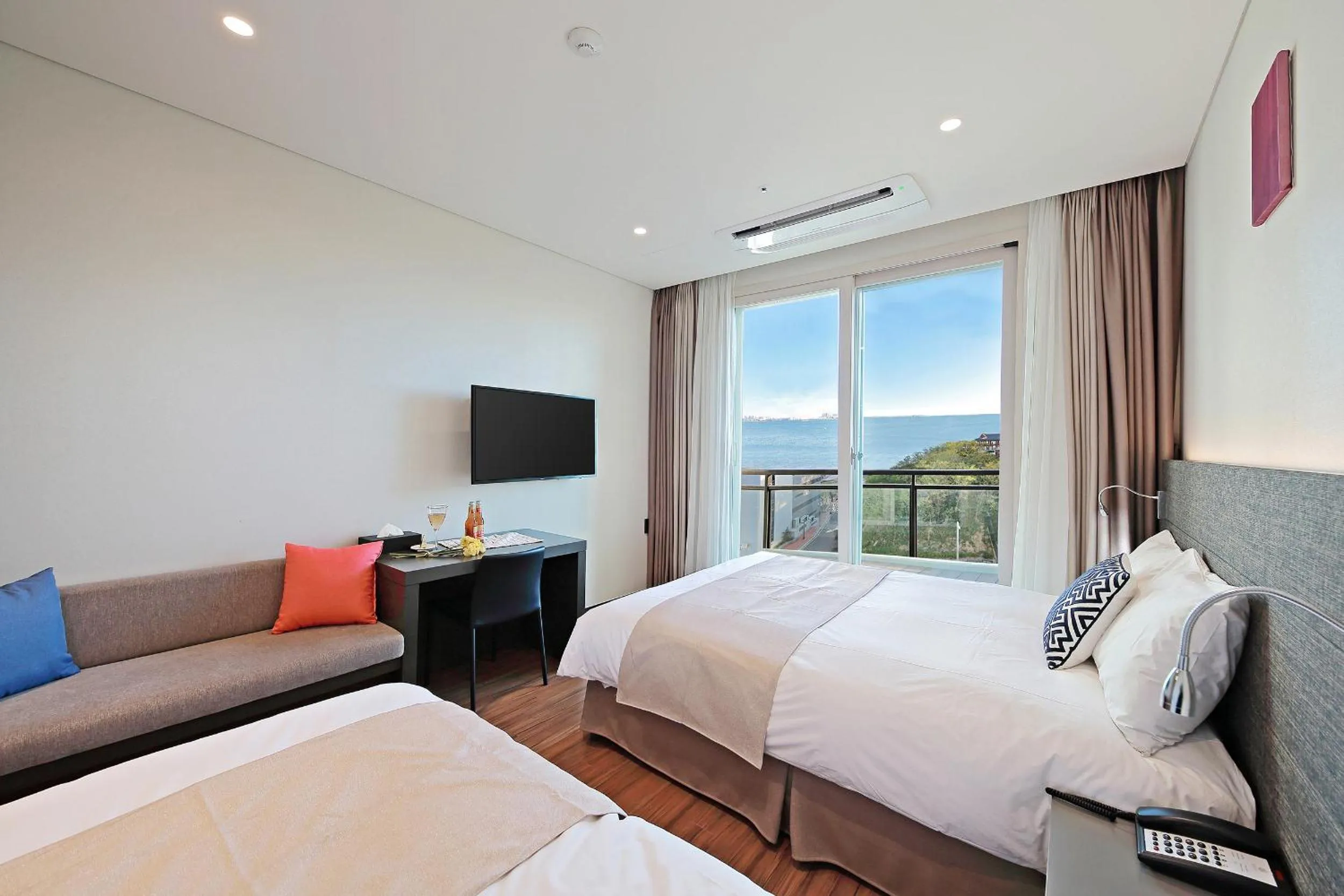 Bed in Airsky Hotel Incheon