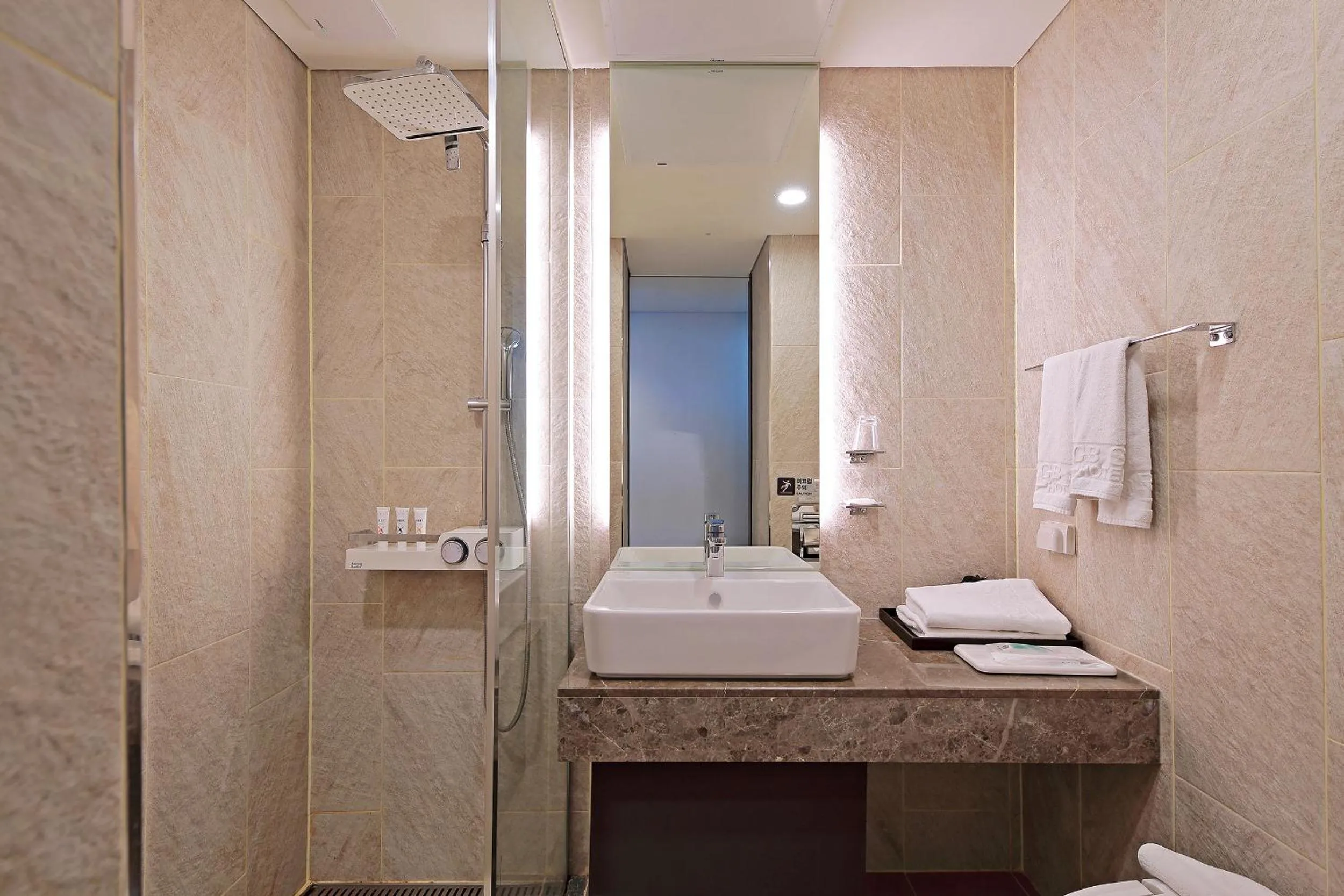 Shower in Airsky Hotel Incheon