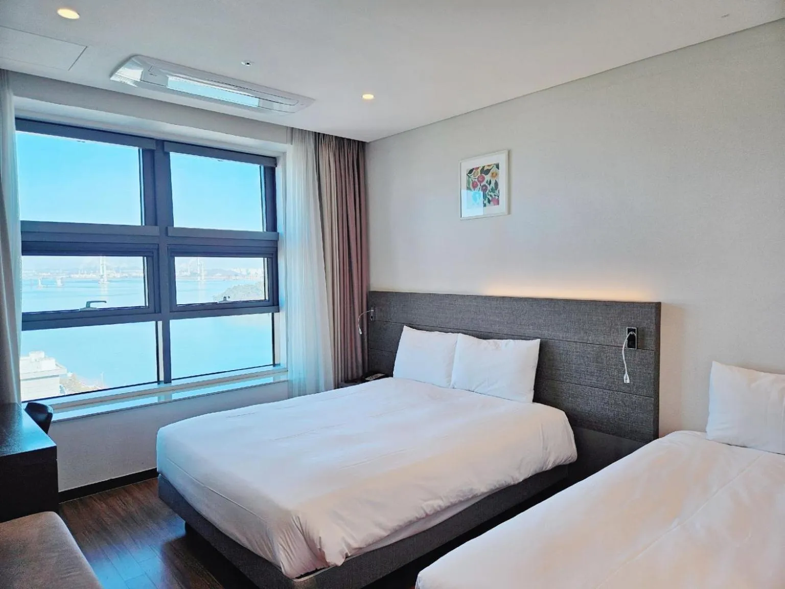 Bedroom, Bed in Airsky Hotel Incheon